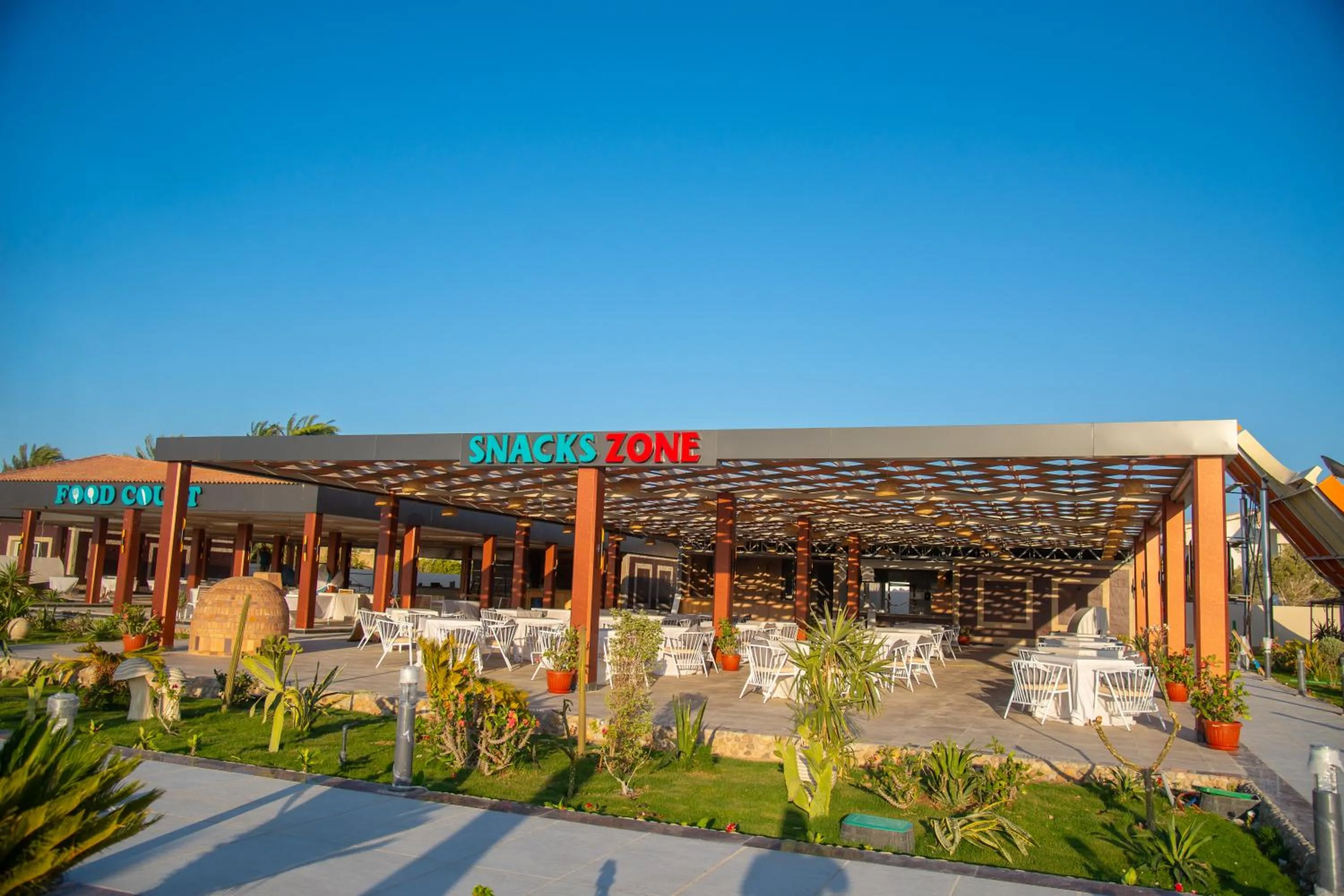 Restaurant/places to eat in Rewaya Majestic Resort