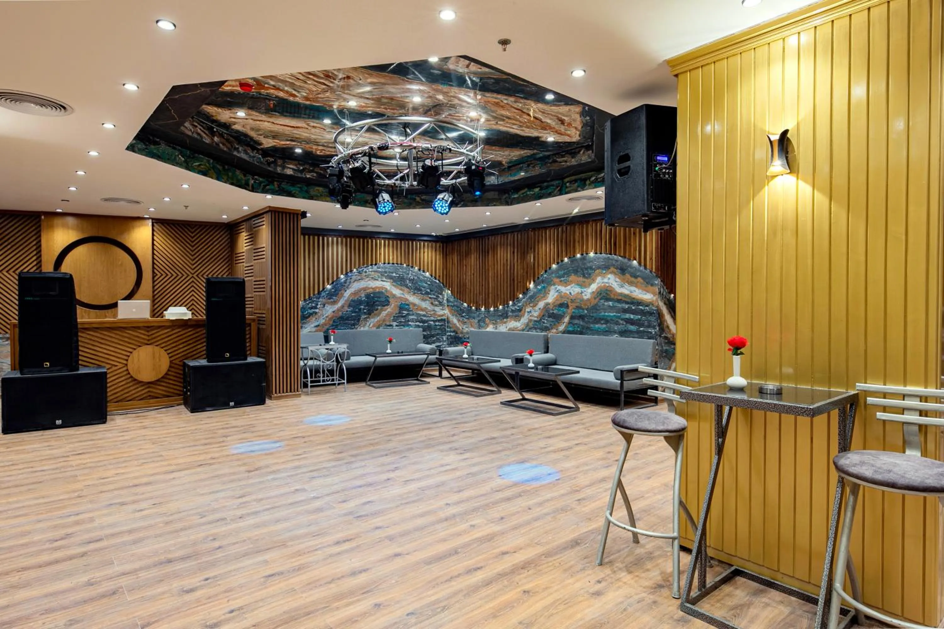 Nightclub / DJ in Rewaya Majestic Resort