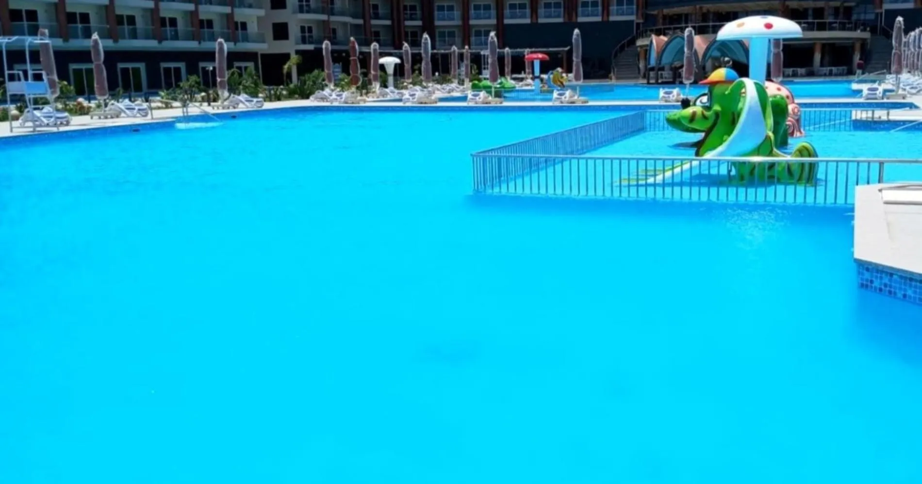 Swimming pool in Rewaya Majestic Resort