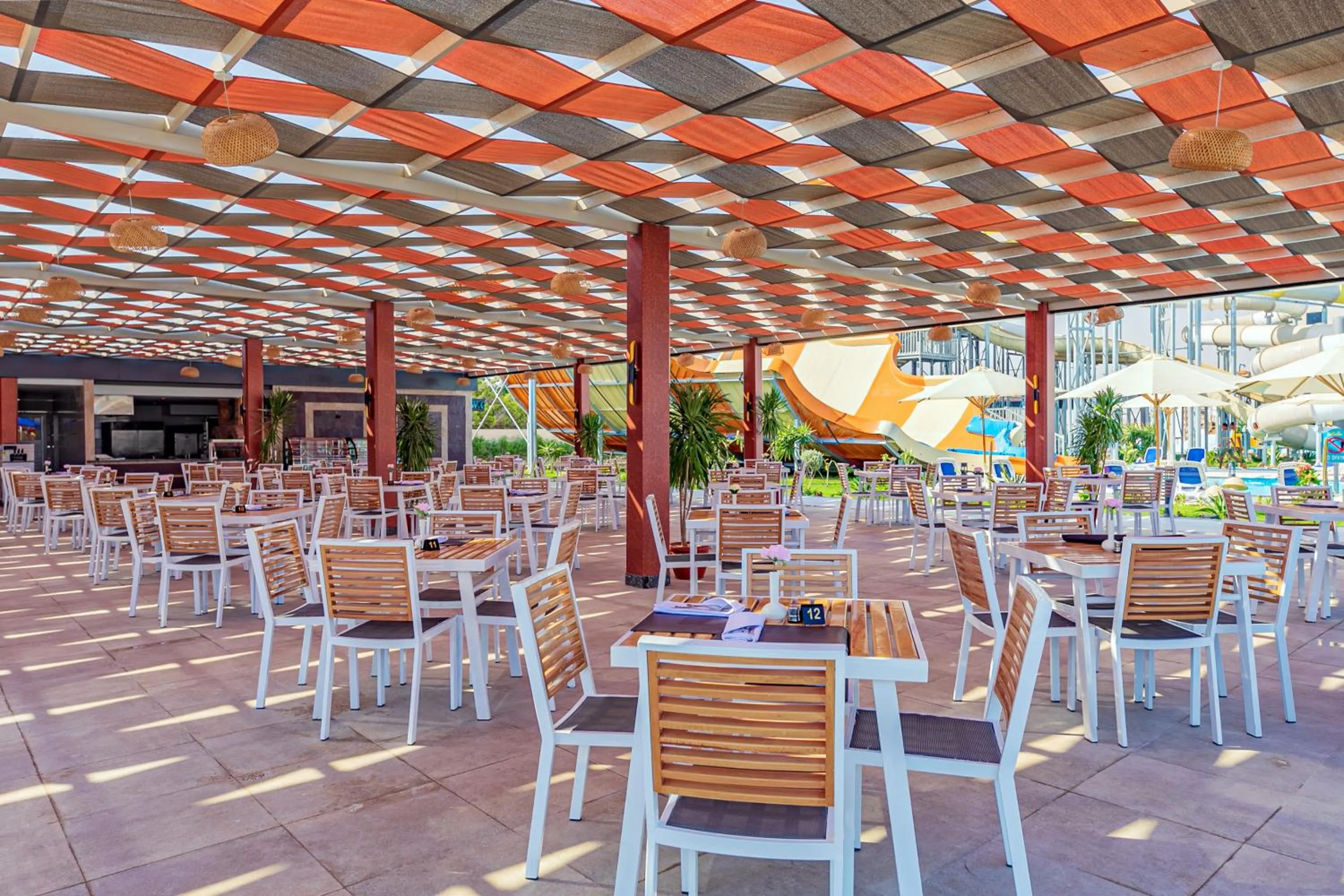 Restaurant/places to eat in Rewaya Majestic Resort