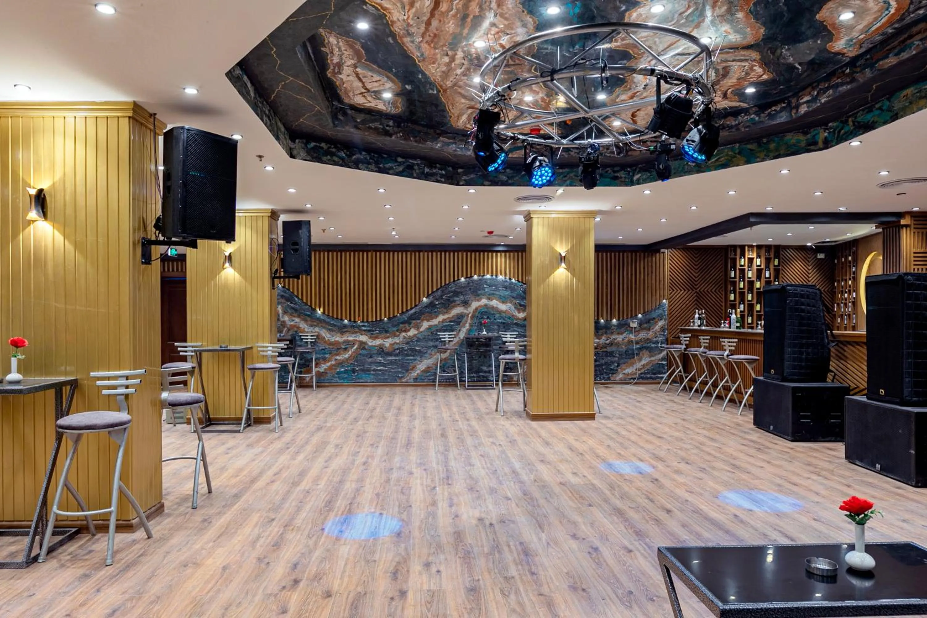 Nightclub / DJ in Rewaya Majestic Resort