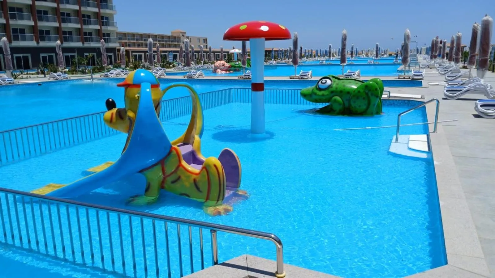 Swimming pool in Rewaya Majestic Resort