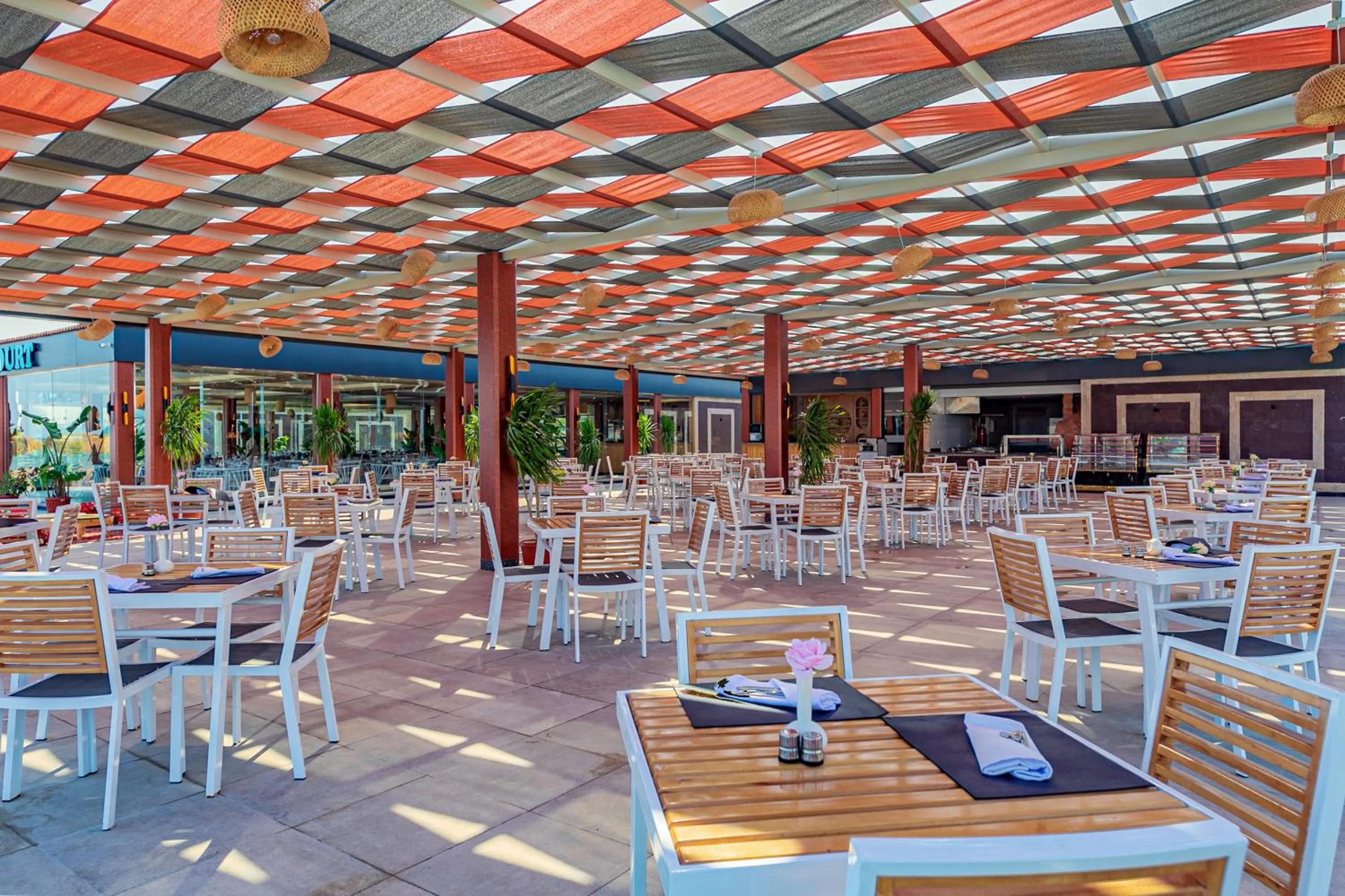 Restaurant/places to eat in Rewaya Majestic Resort