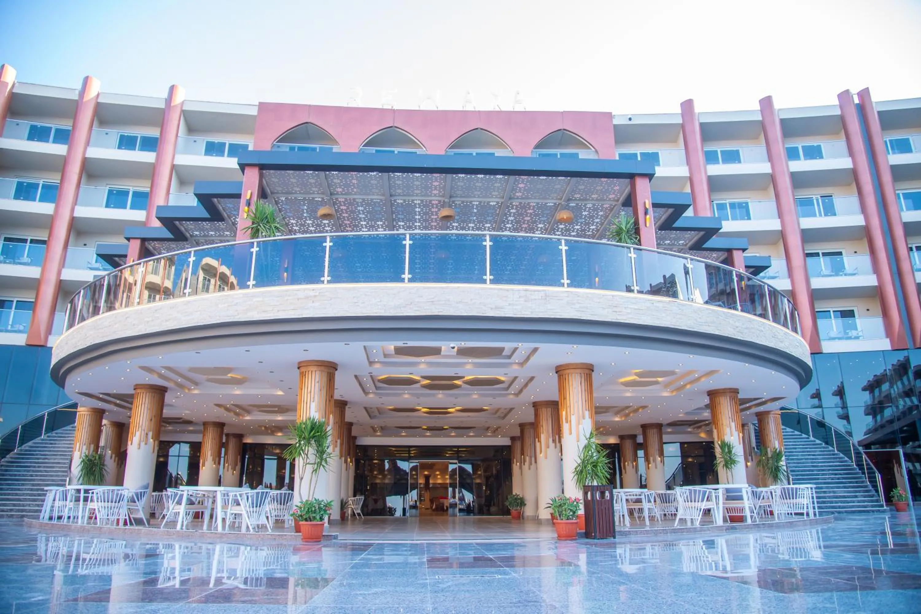 Restaurant/places to eat in Rewaya Majestic Resort