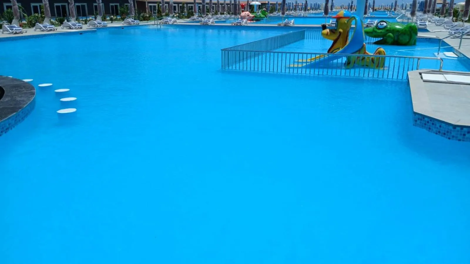 Swimming pool in Rewaya Majestic Resort