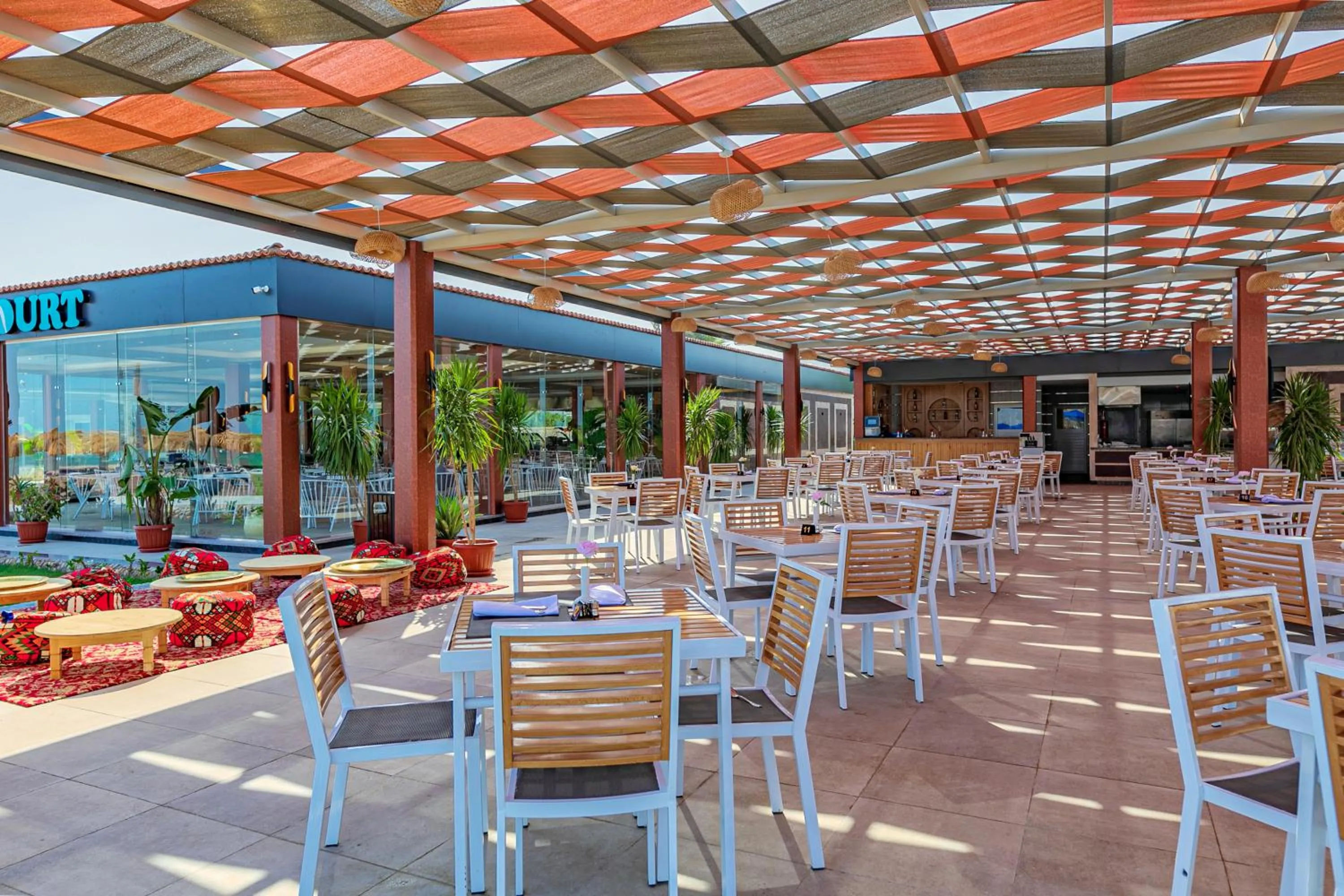 Restaurant/places to eat in Rewaya Majestic Resort