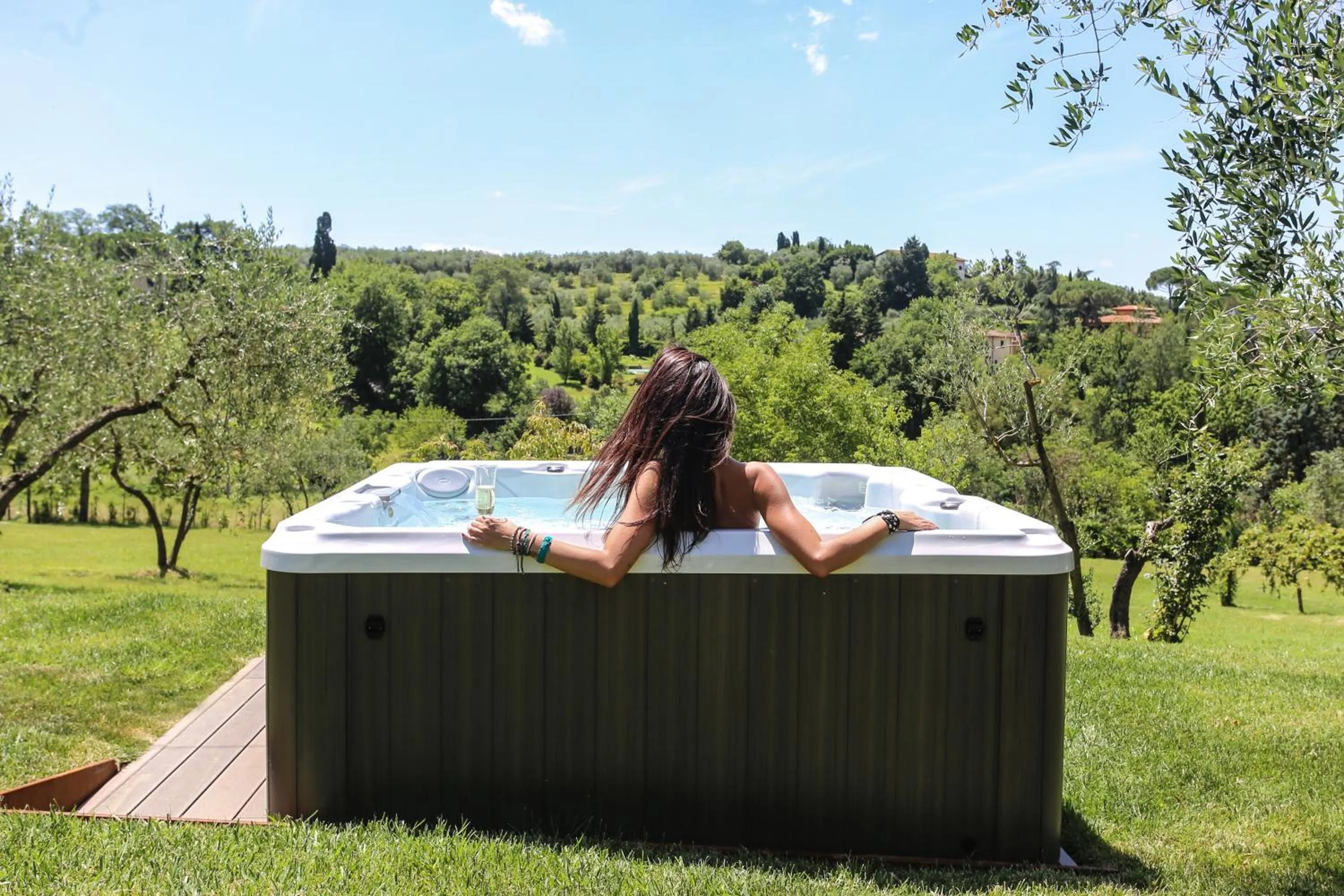 Hot Tub in Poggio Baronti B&B