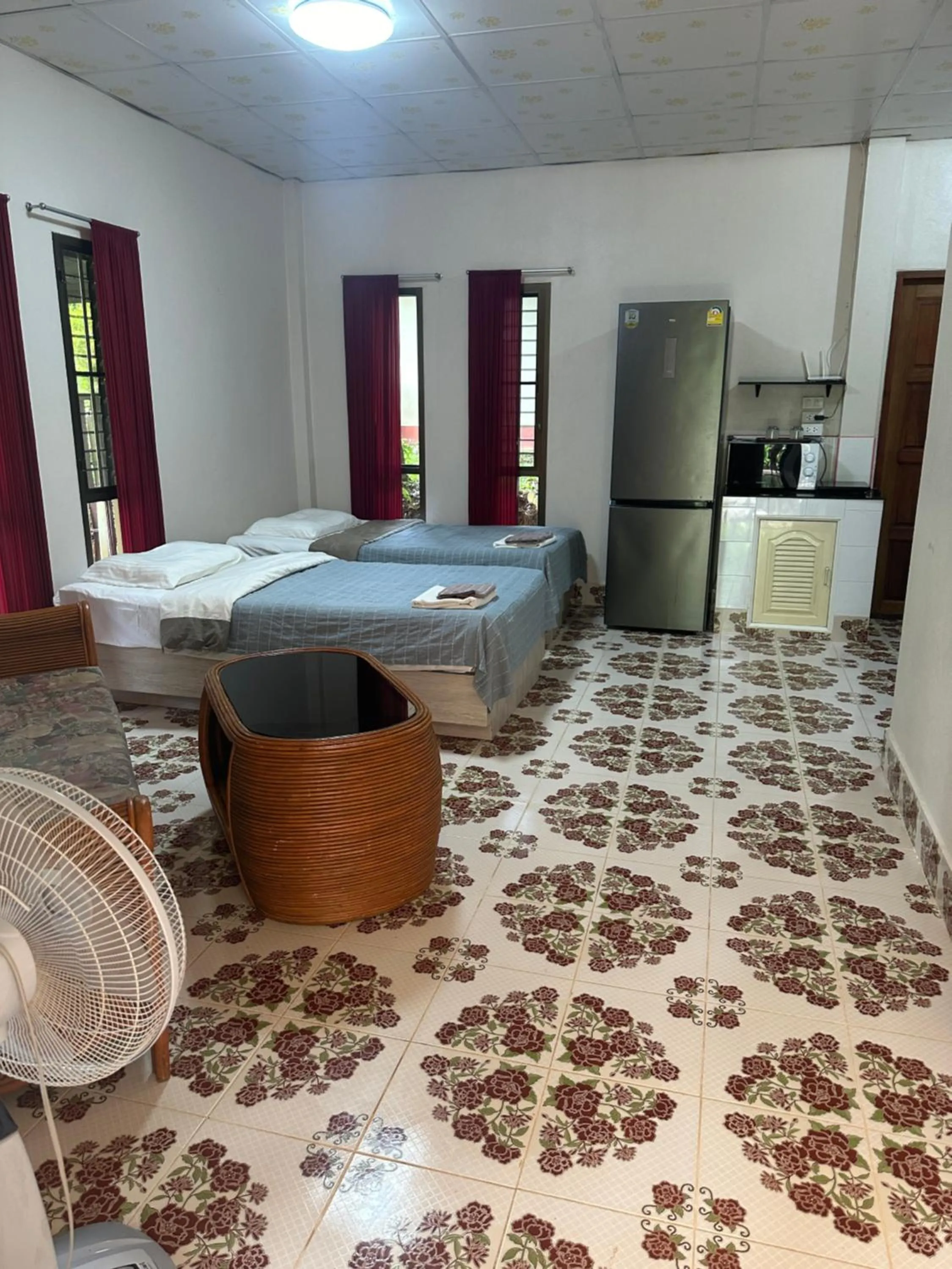 Living room, Bed in Fine Times Resort