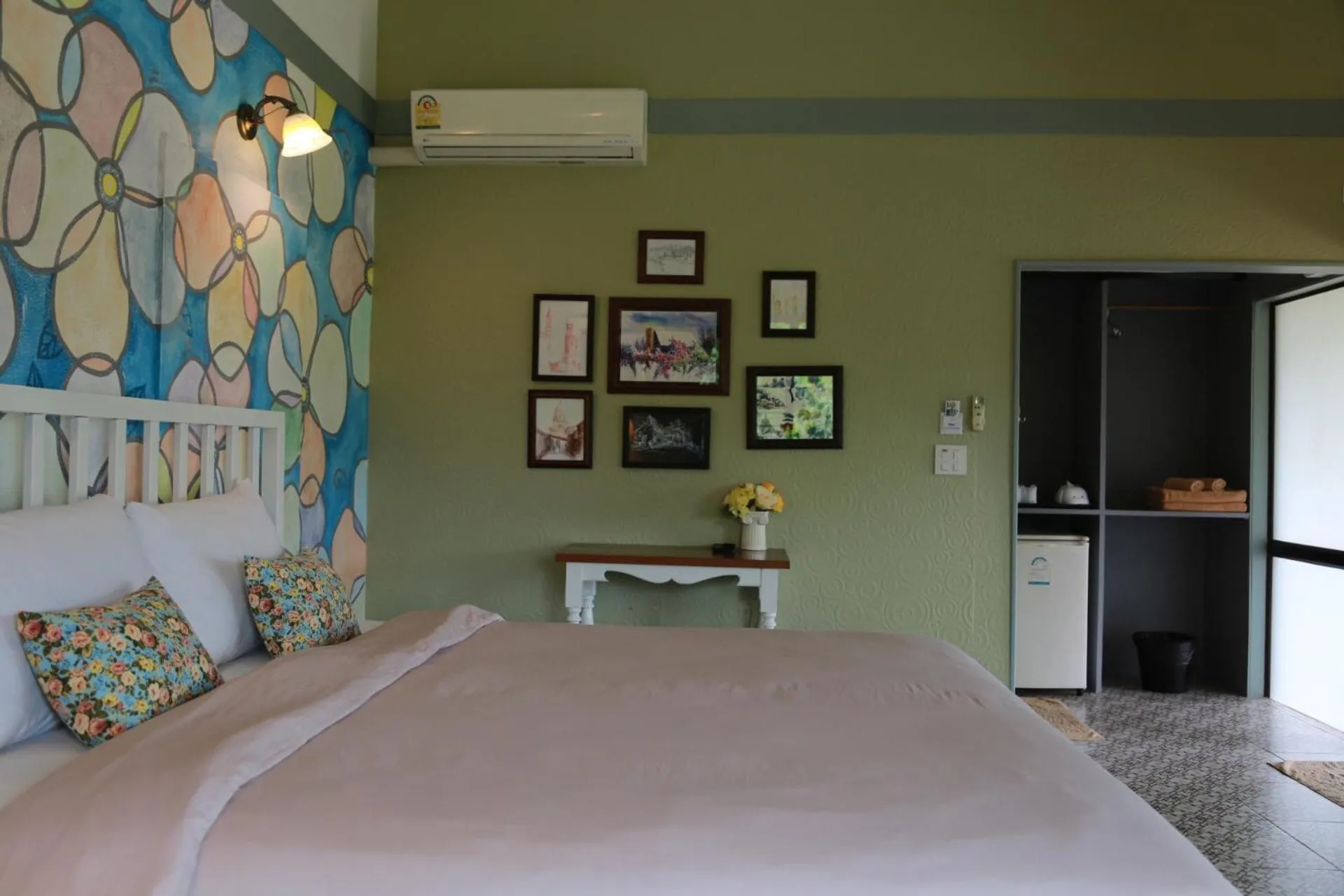 Bed in TonSilp Art Home