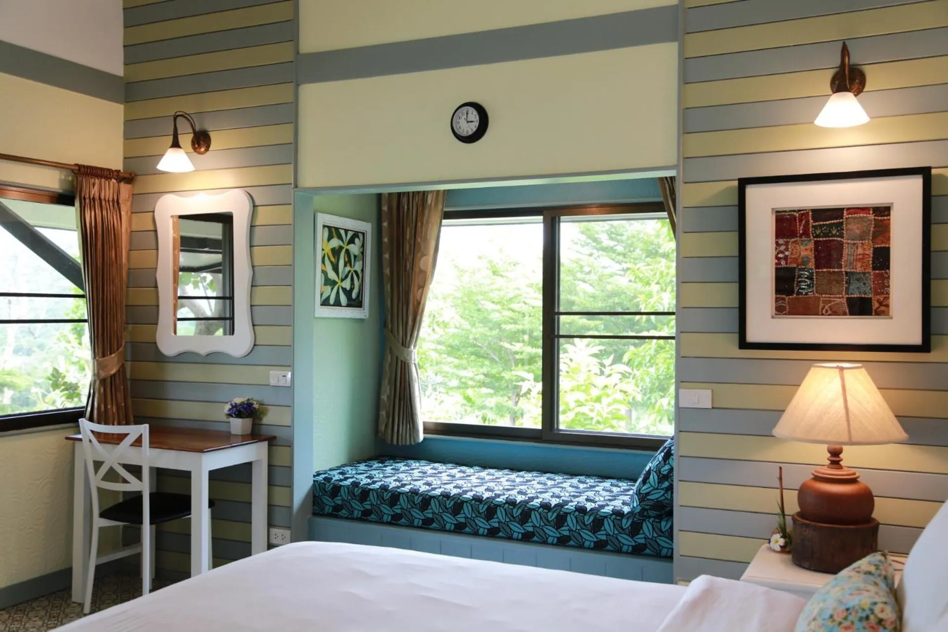 Bed in TonSilp Art Home