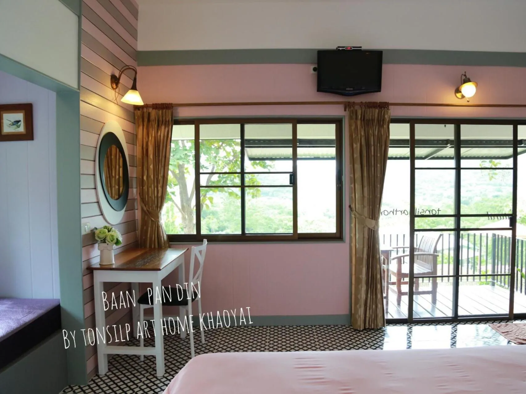 Bed in TonSilp Art Home