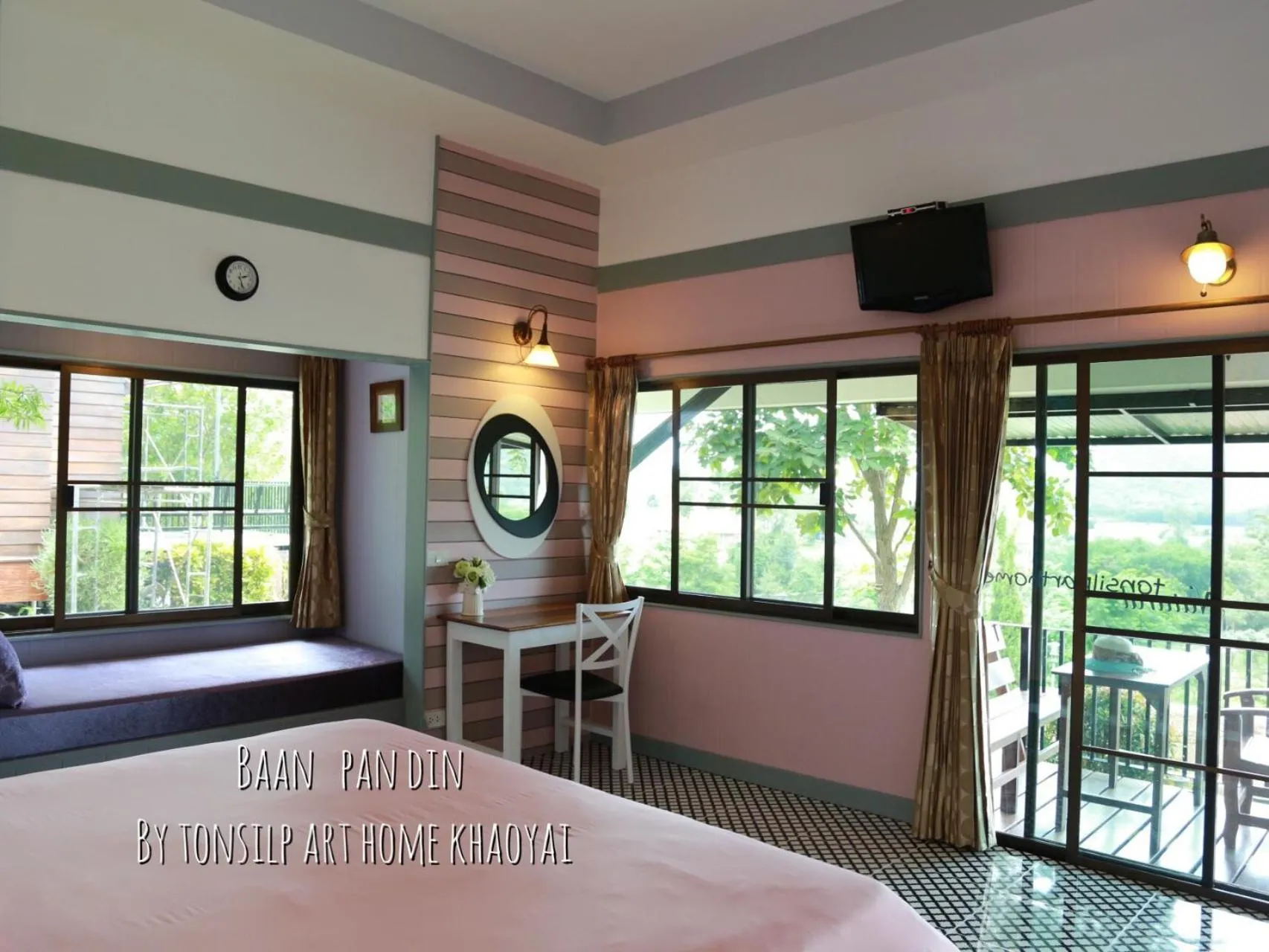 Bed in TonSilp Art Home