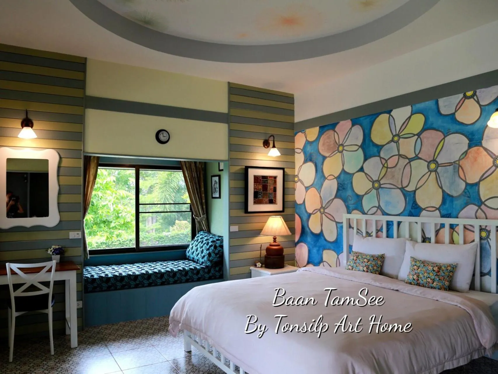 Bed in TonSilp Art Home