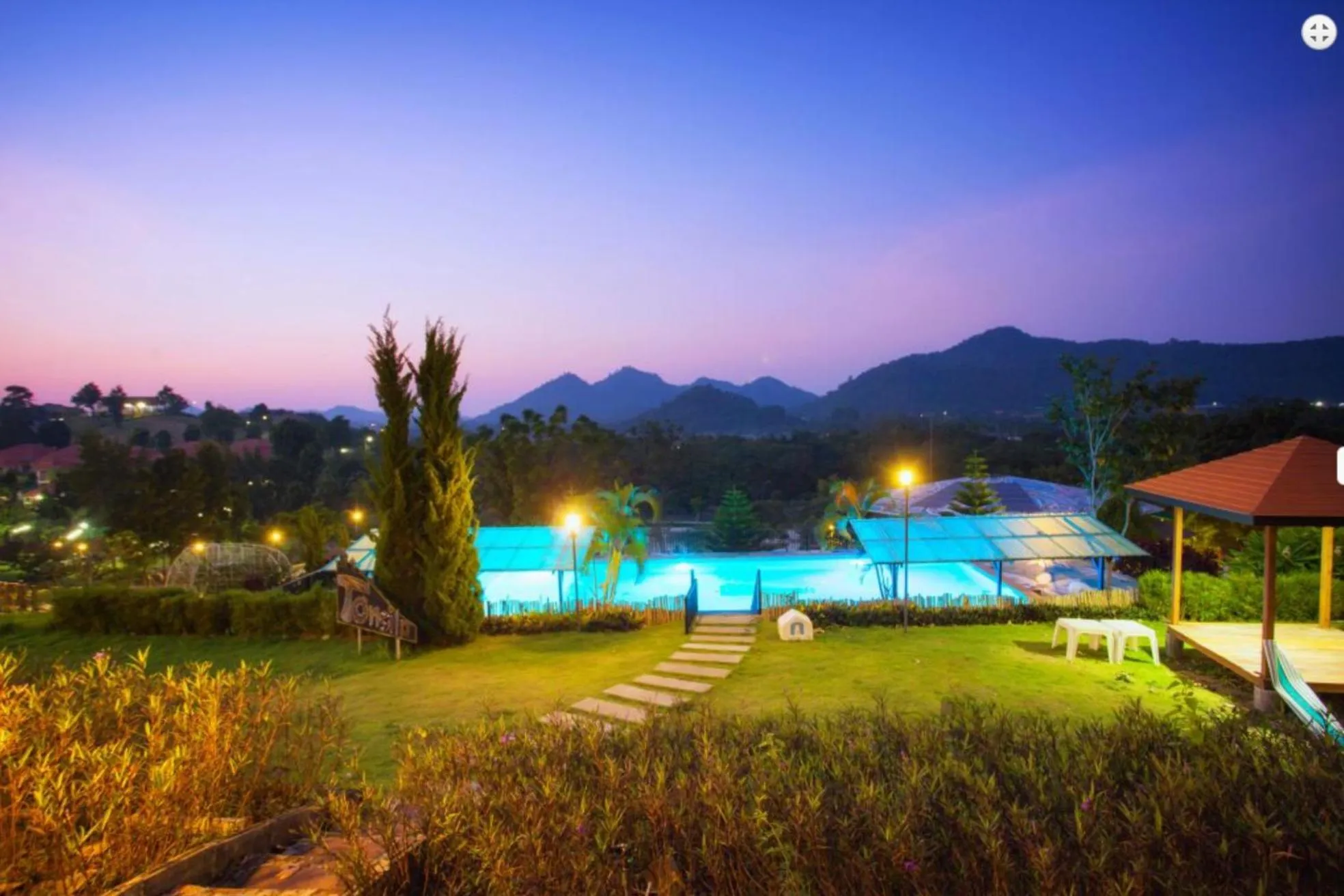 Swimming pool in TonSilp Art Home