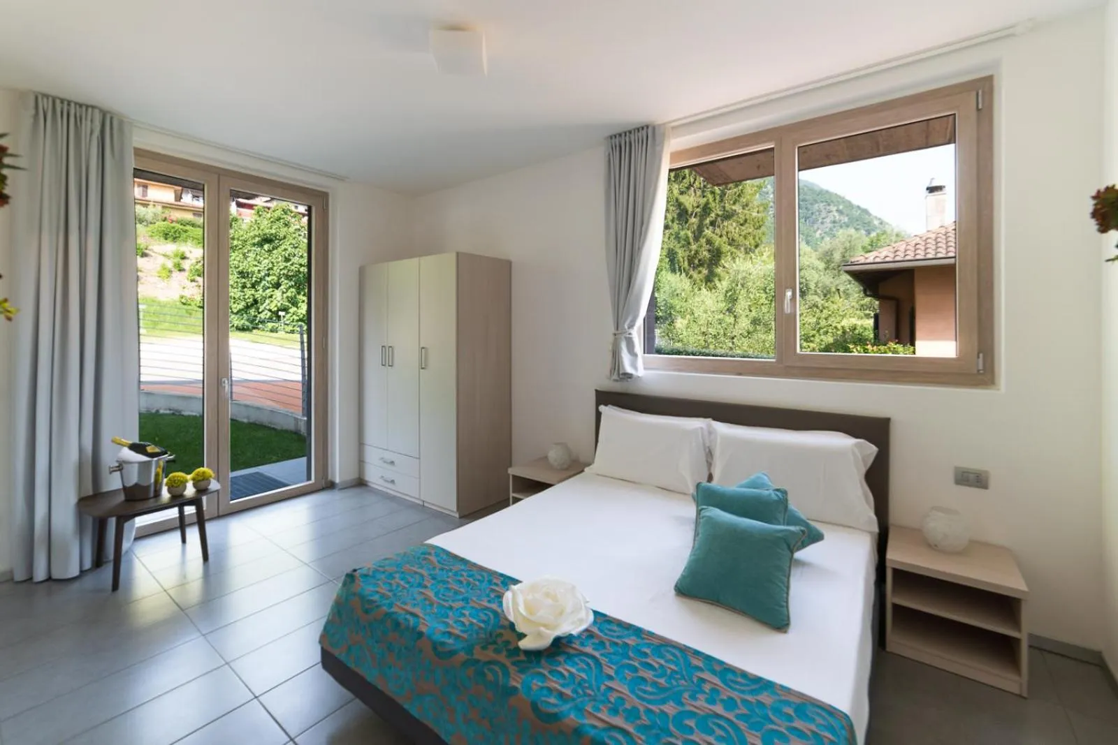 Bed in Bellagio Village - Holiday Apartments by the Lake - Seasonal Warm Pool and Sauna