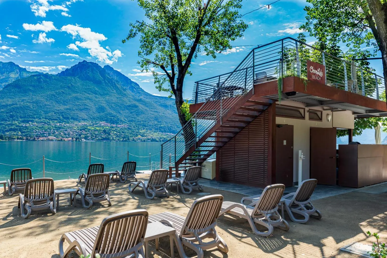 Restaurant/places to eat in Bellagio Village - Holiday Apartments by the Lake - Seasonal Warm Pool and Sauna
