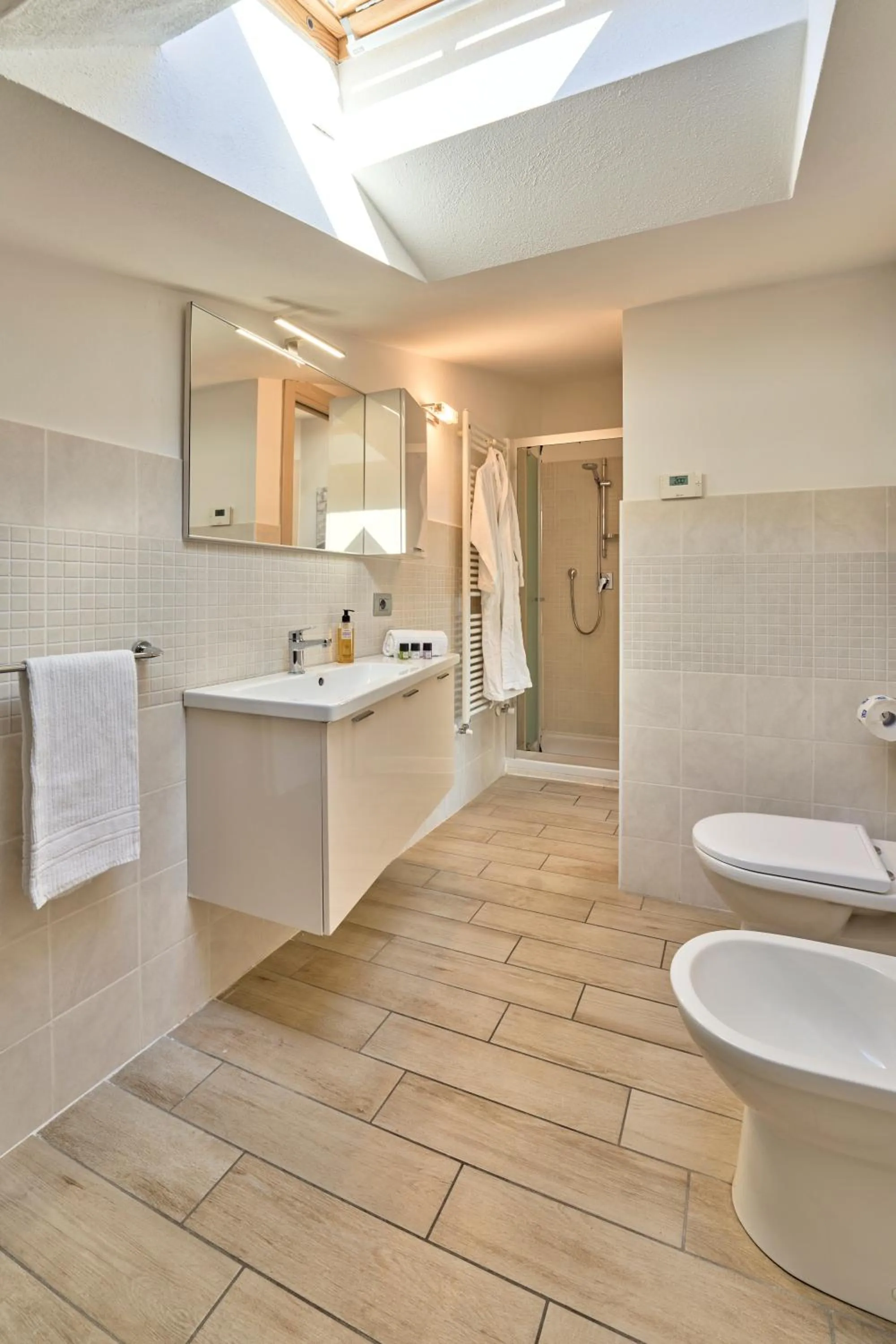 Bathroom in Bellagio Village - Holiday Apartments by the Lake - Seasonal Warm Pool and Sauna