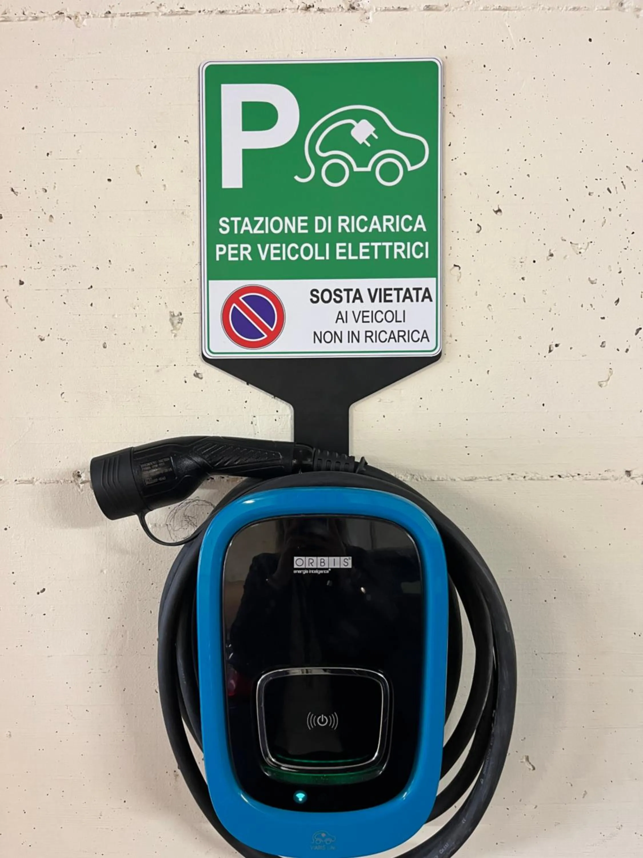 Parking in Bellagio Village - Holiday Apartments by the Lake - Seasonal Warm Pool and Sauna