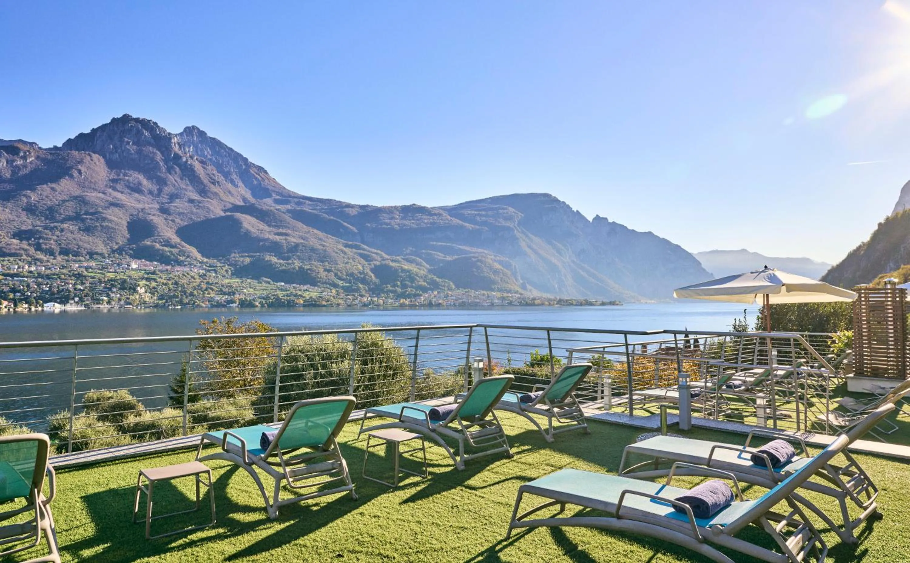 Lake view in Bellagio Village - Holiday Apartments by the Lake - Seasonal Warm Pool and Sauna