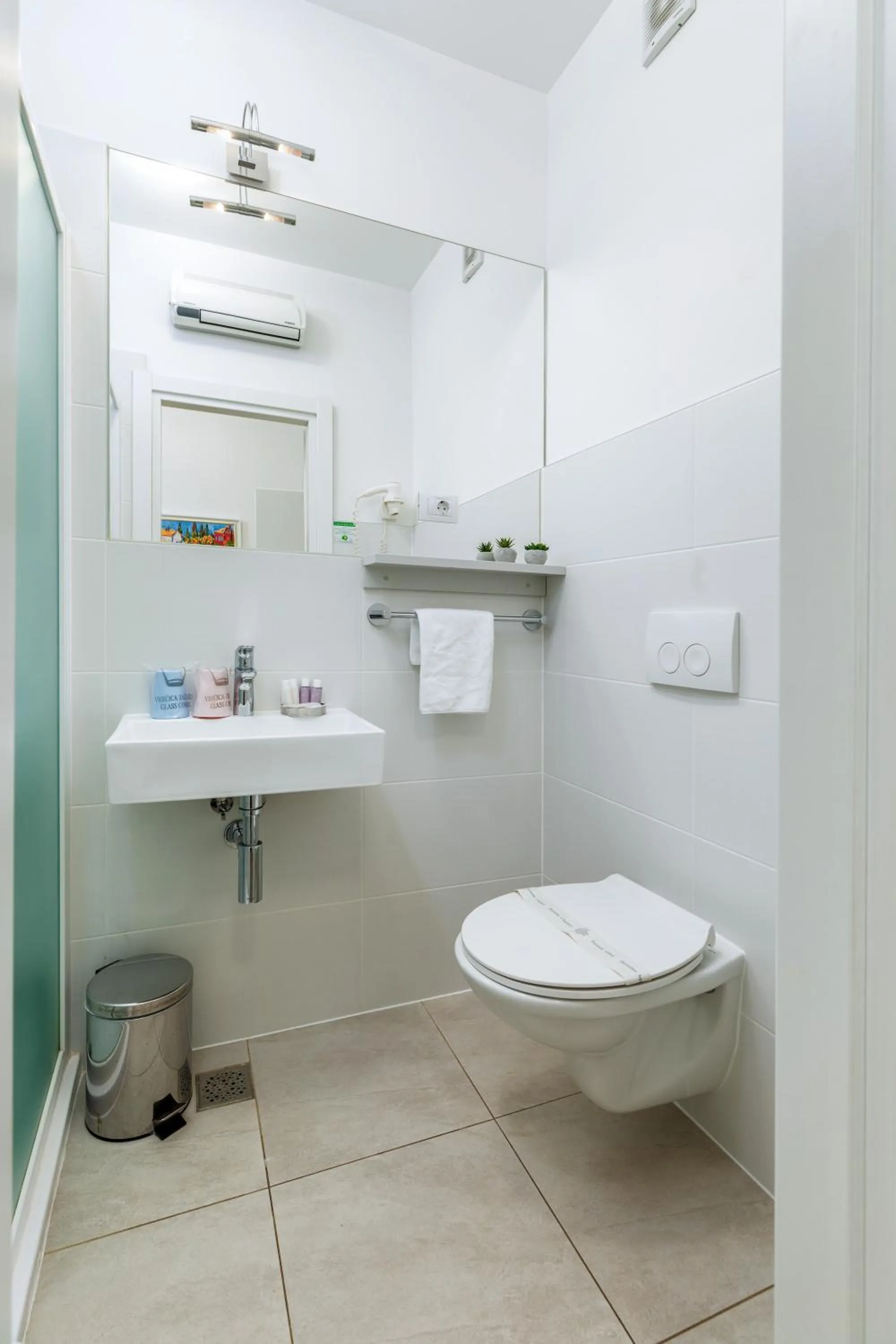 Shower in Boutique Suites Joyce