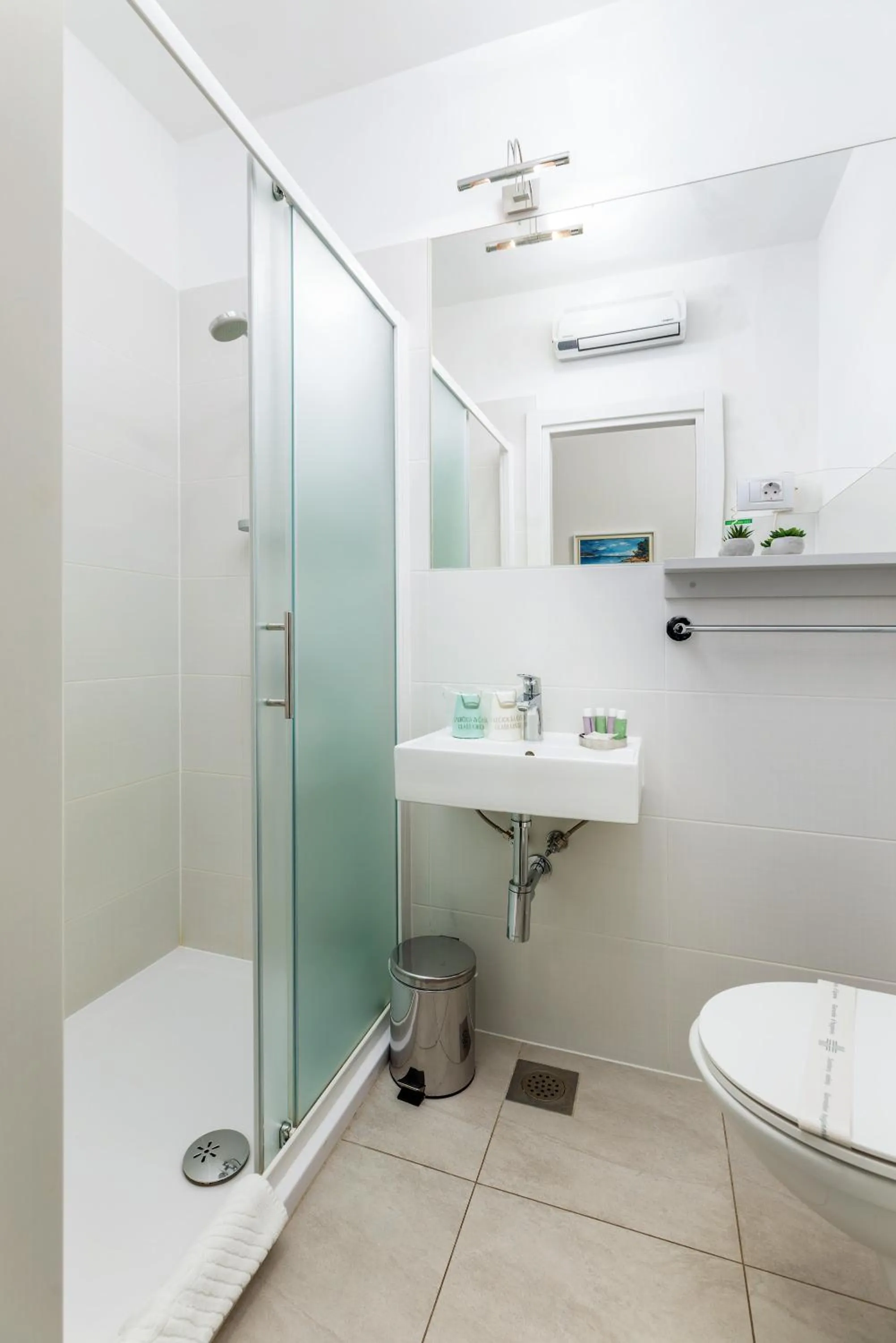 Shower in Boutique Suites Joyce