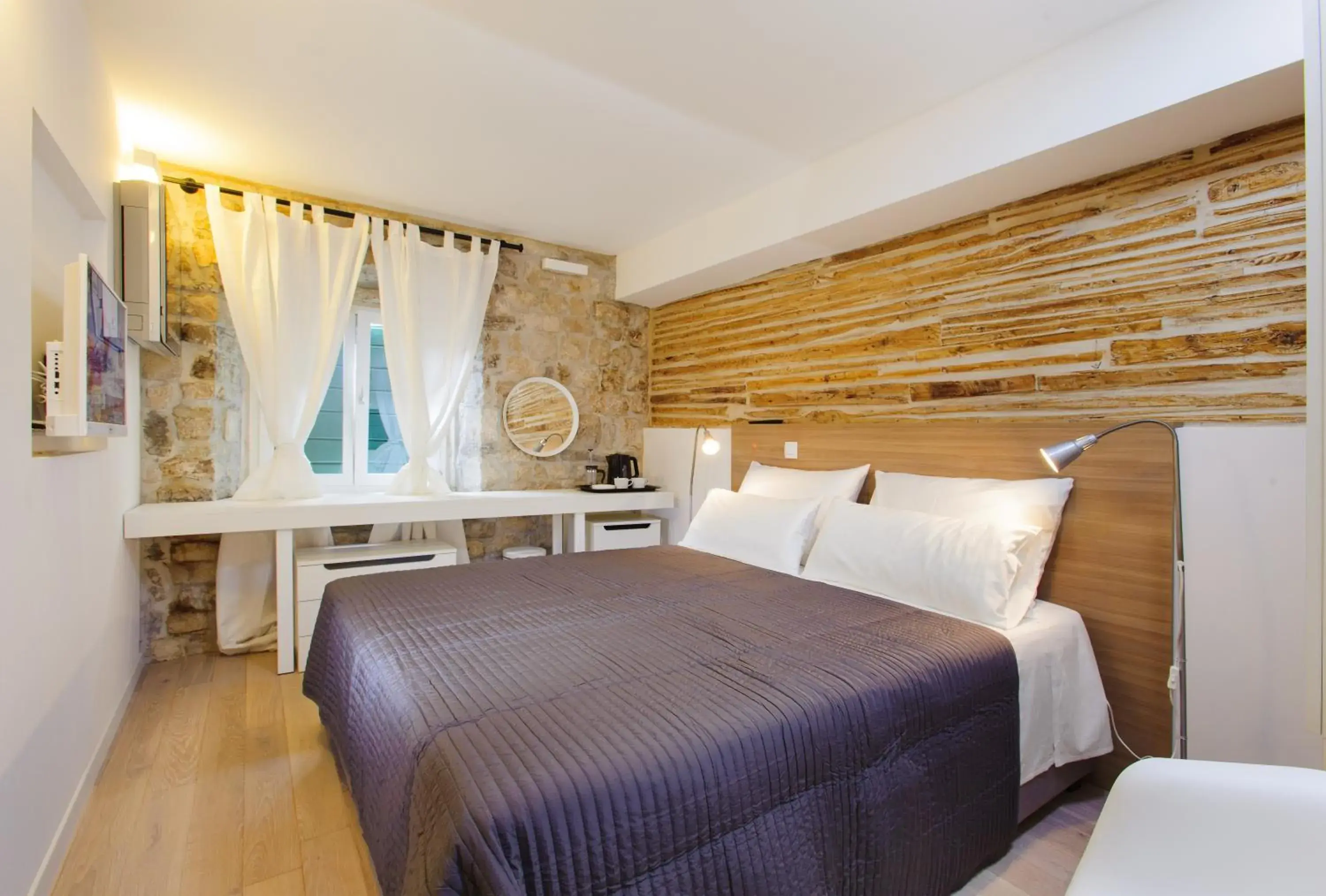 Standard Double Room with Street View in Grgur Ninski Rooms Standard Double Room with Street View in Grgur Ninski Rooms