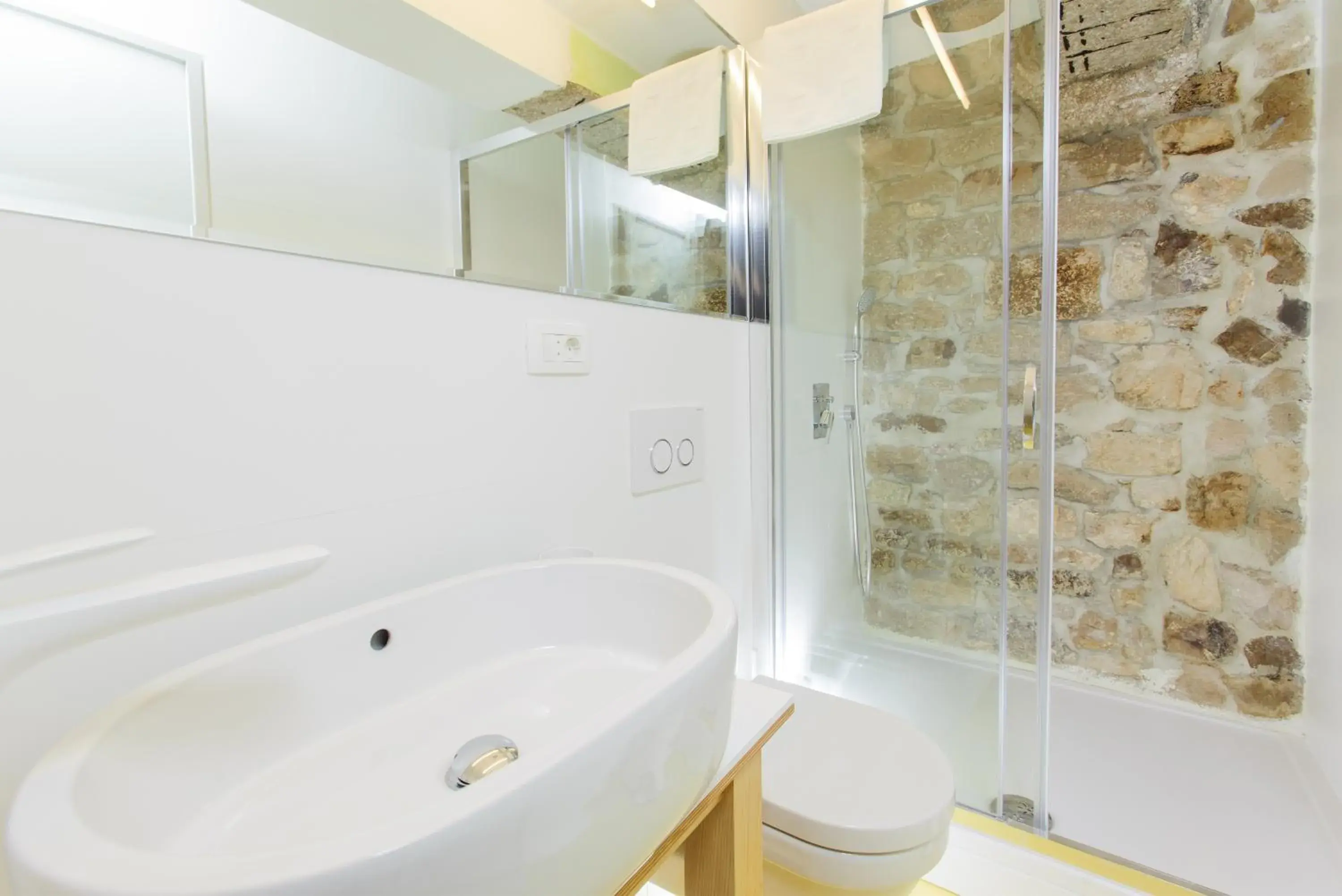 Deluxe Double Room with Balcony in Grgur Ninski Rooms Deluxe Double Room with Balcony in Grgur Ninski Rooms