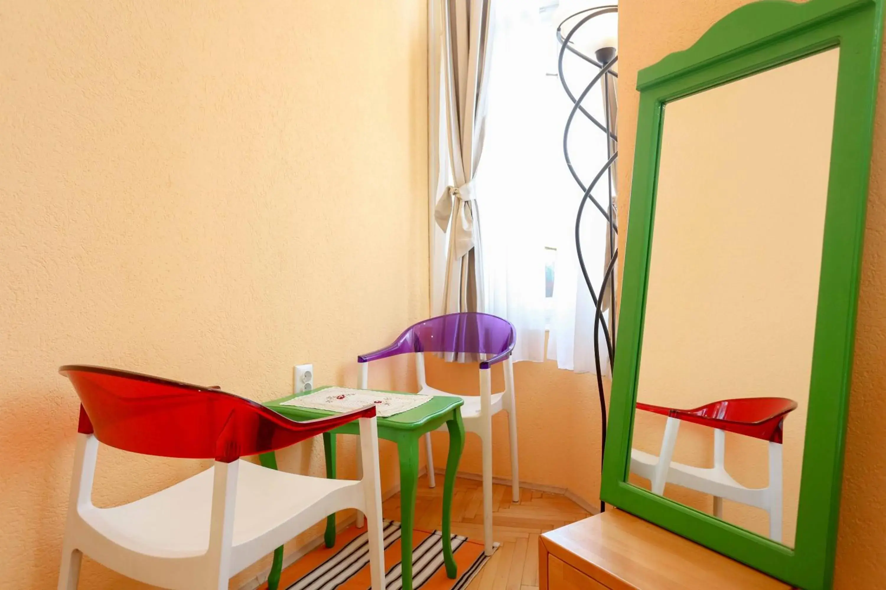 Double or Twin Room with Shared Bathroom and City View - single occupancy in Pigeon Square Rooms Double or Twin Room with Shared Bathroom and City View - single occupancy in Pigeon Square Rooms