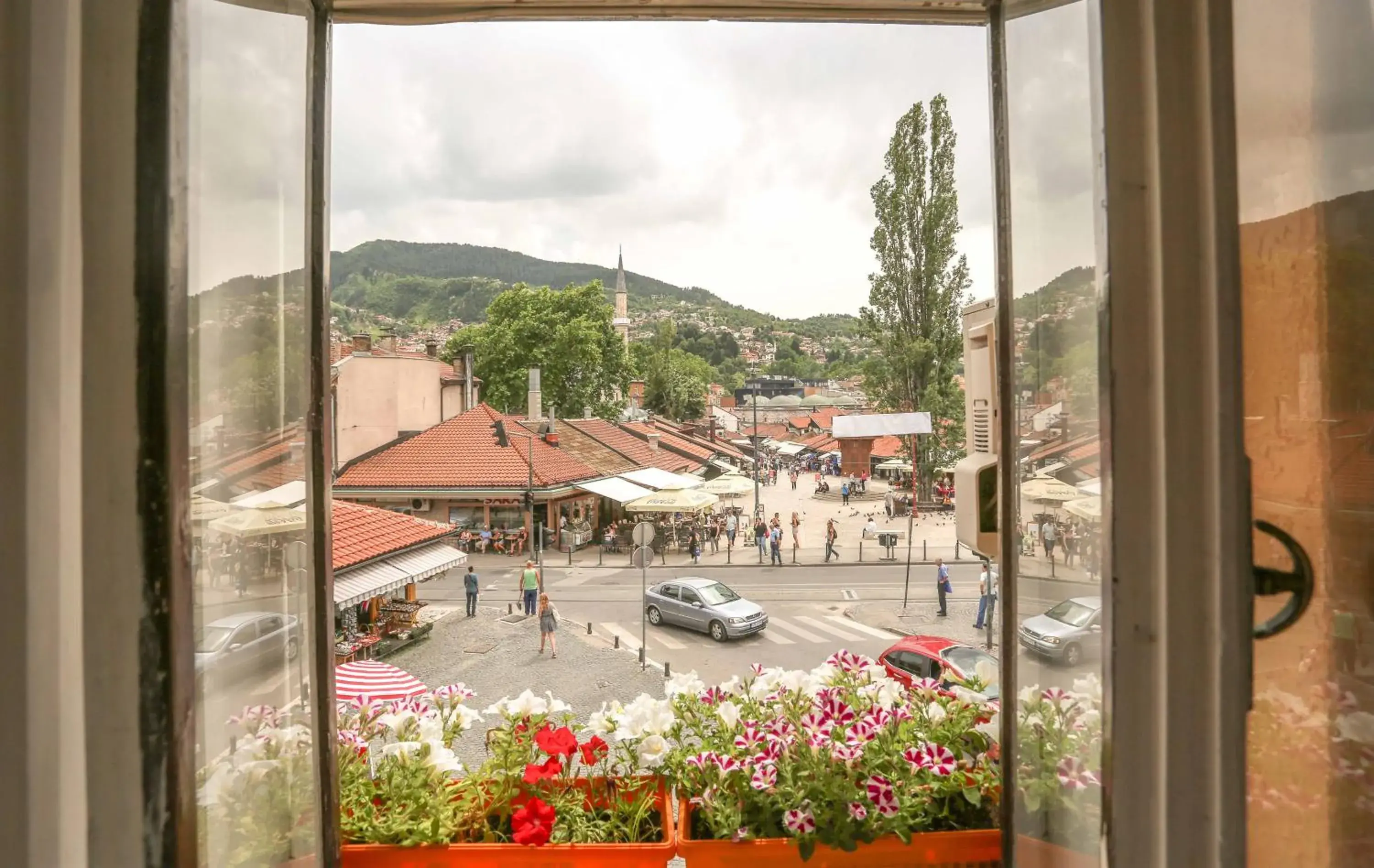 Double or Twin Room with Private Bathroom and City View in Pigeon Square Rooms Double or Twin Room with Private Bathroom and City View in Pigeon Square Rooms