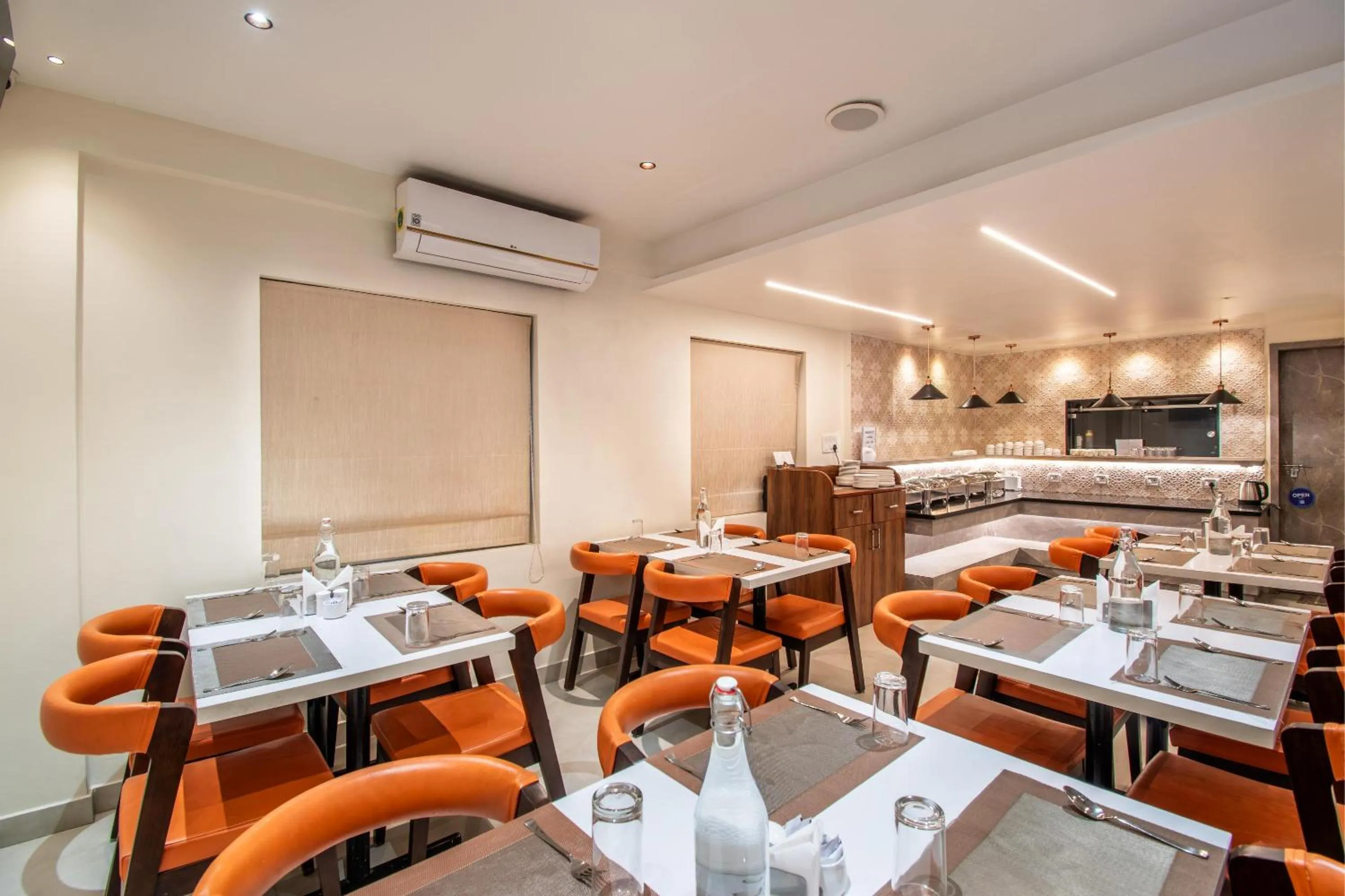 Restaurant/places to eat in Triton Suites By Bestinn Leisure