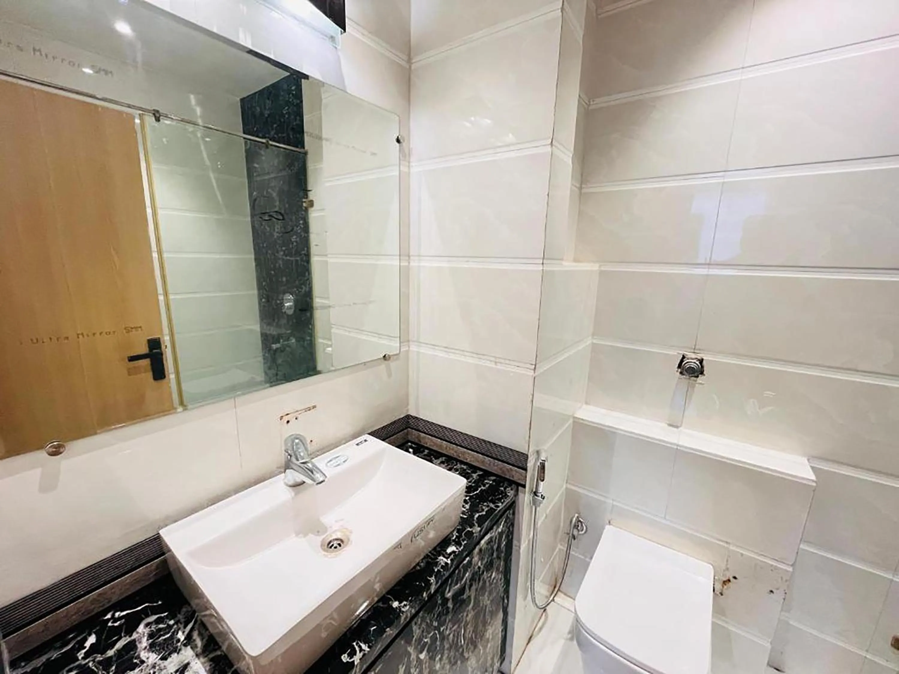 Shower in Hotel Punj E Tara Anand Vihar Vaishali Ghaziabad