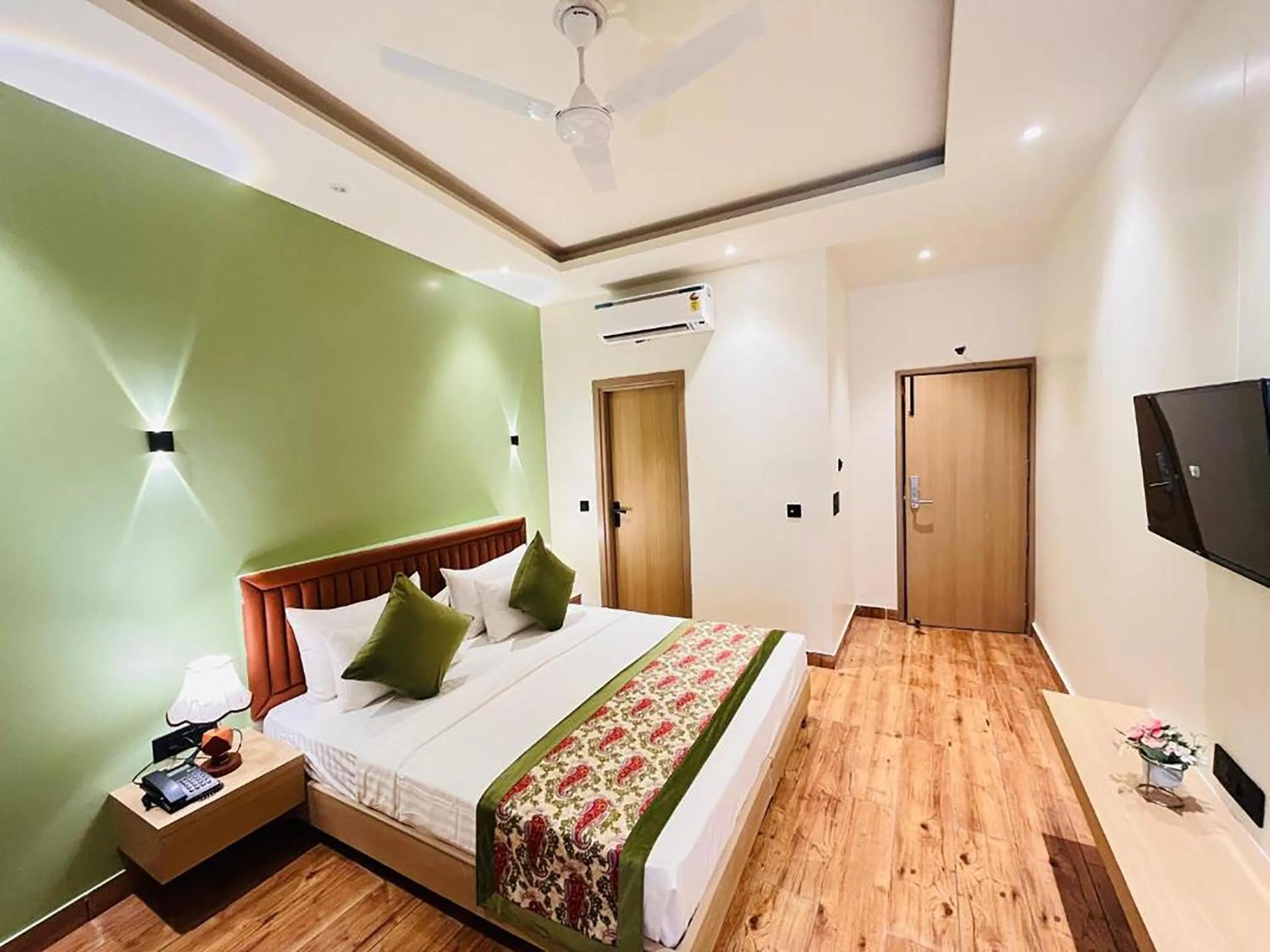 Bed in Hotel Punj E Tara Anand Vihar Vaishali Ghaziabad