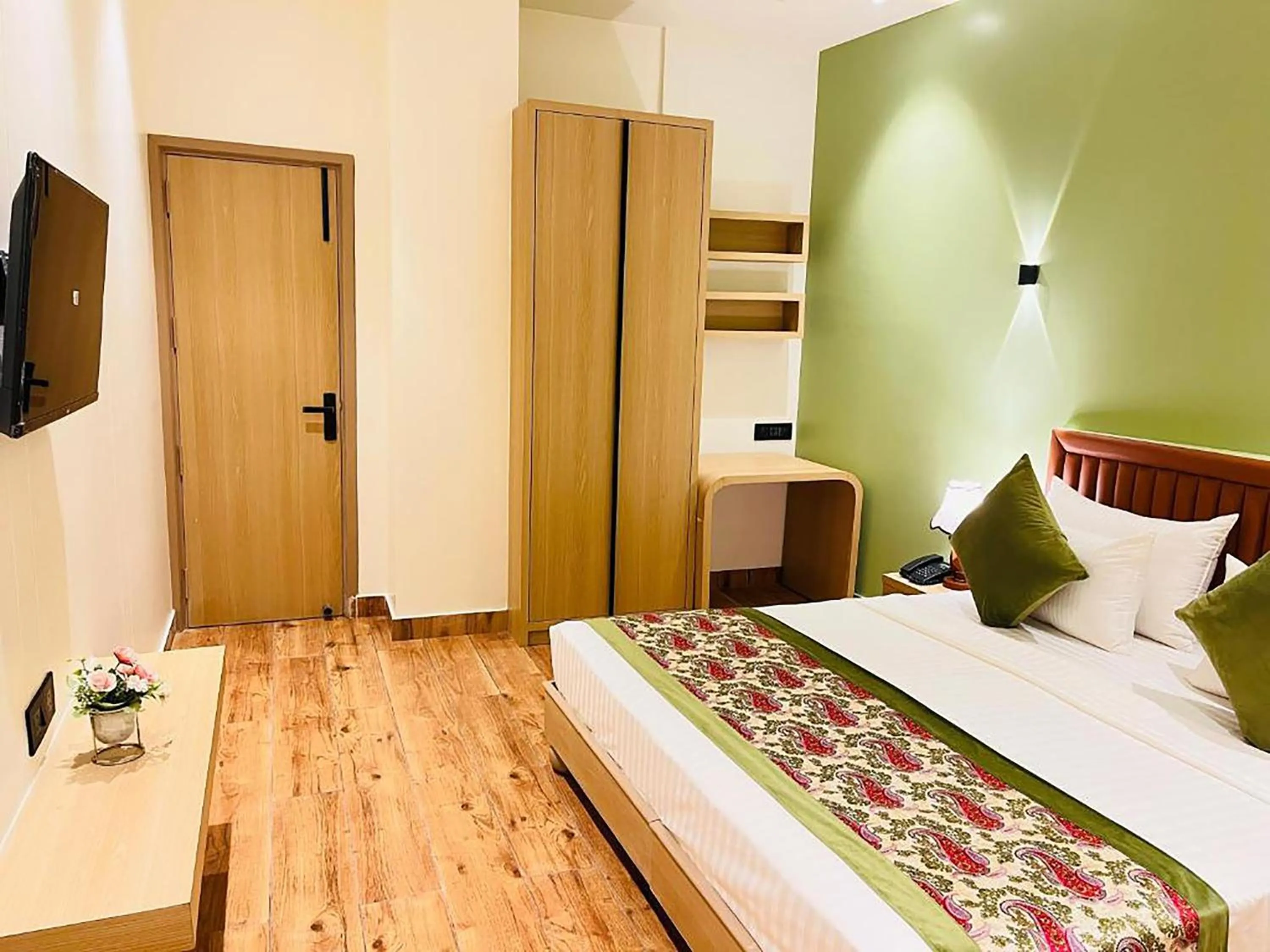 Communal lounge/ TV room in Hotel Punj E Tara Anand Vihar Vaishali Ghaziabad