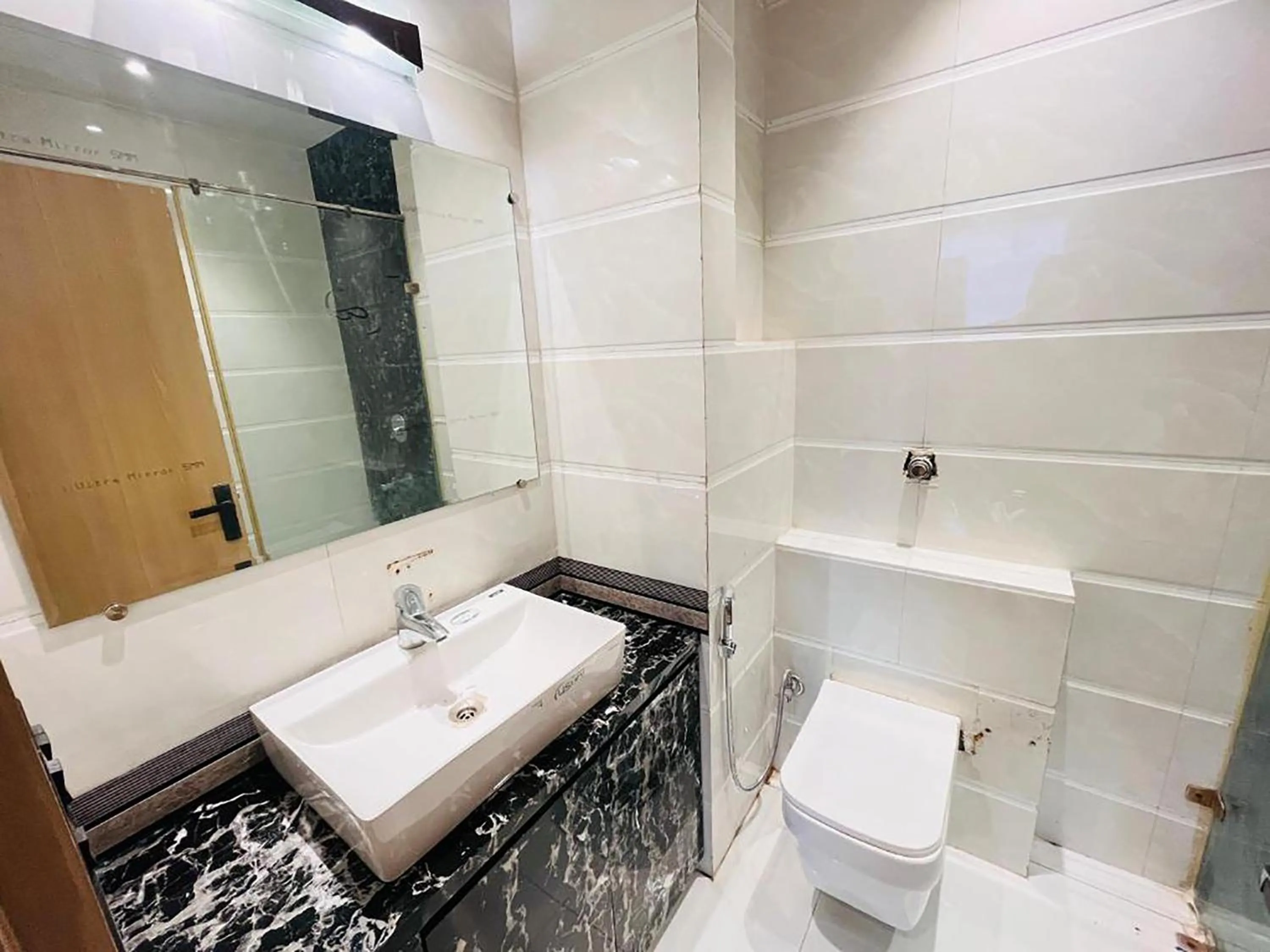 Shower in Hotel Punj E Tara Anand Vihar Vaishali Ghaziabad