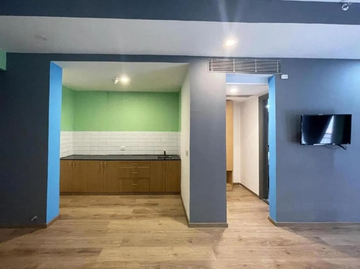 Kitchen or kitchenette in The Roseman Hotel & Suites