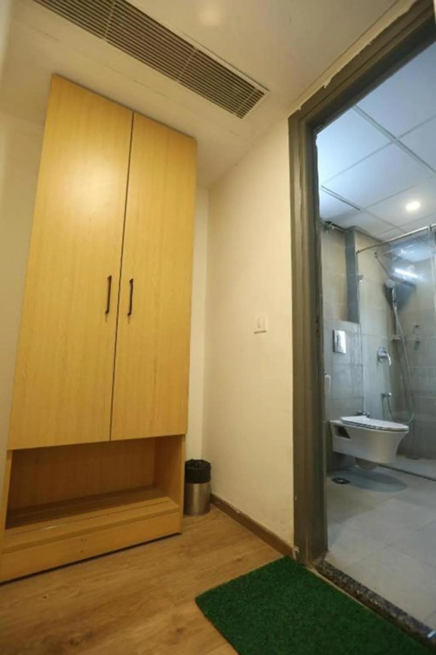 Shower in The Roseman Hotel & Suites