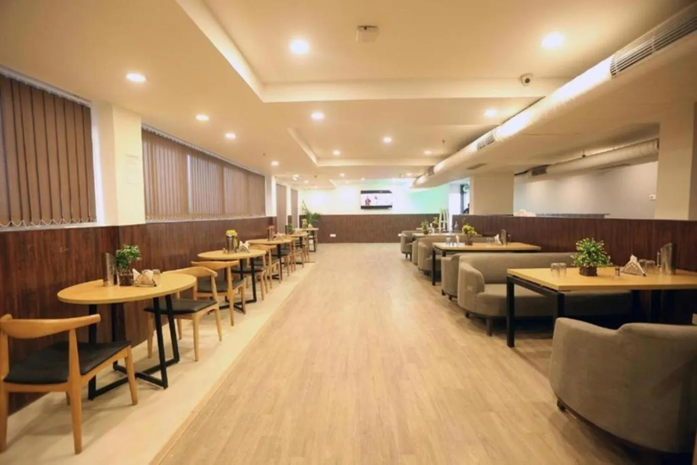 Restaurant/places to eat in The Roseman Hotel & Suites