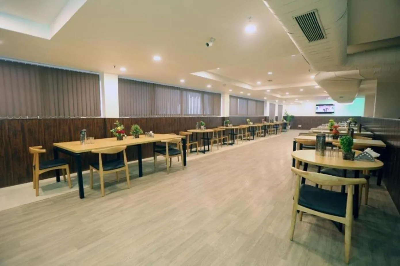 Restaurant/places to eat in The Roseman Hotel & Suites