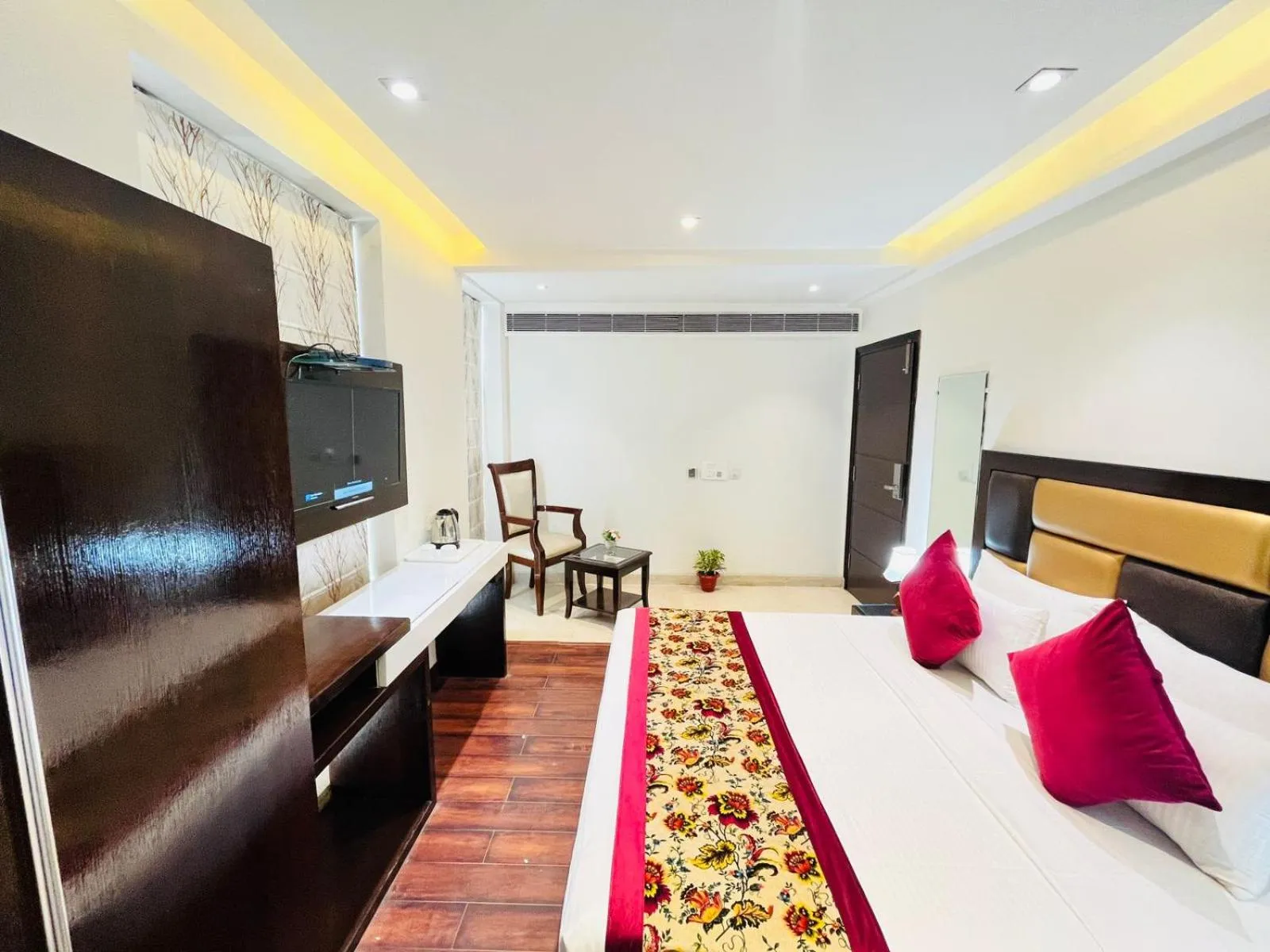 Communal lounge/ TV room in Hotel Grand Stay