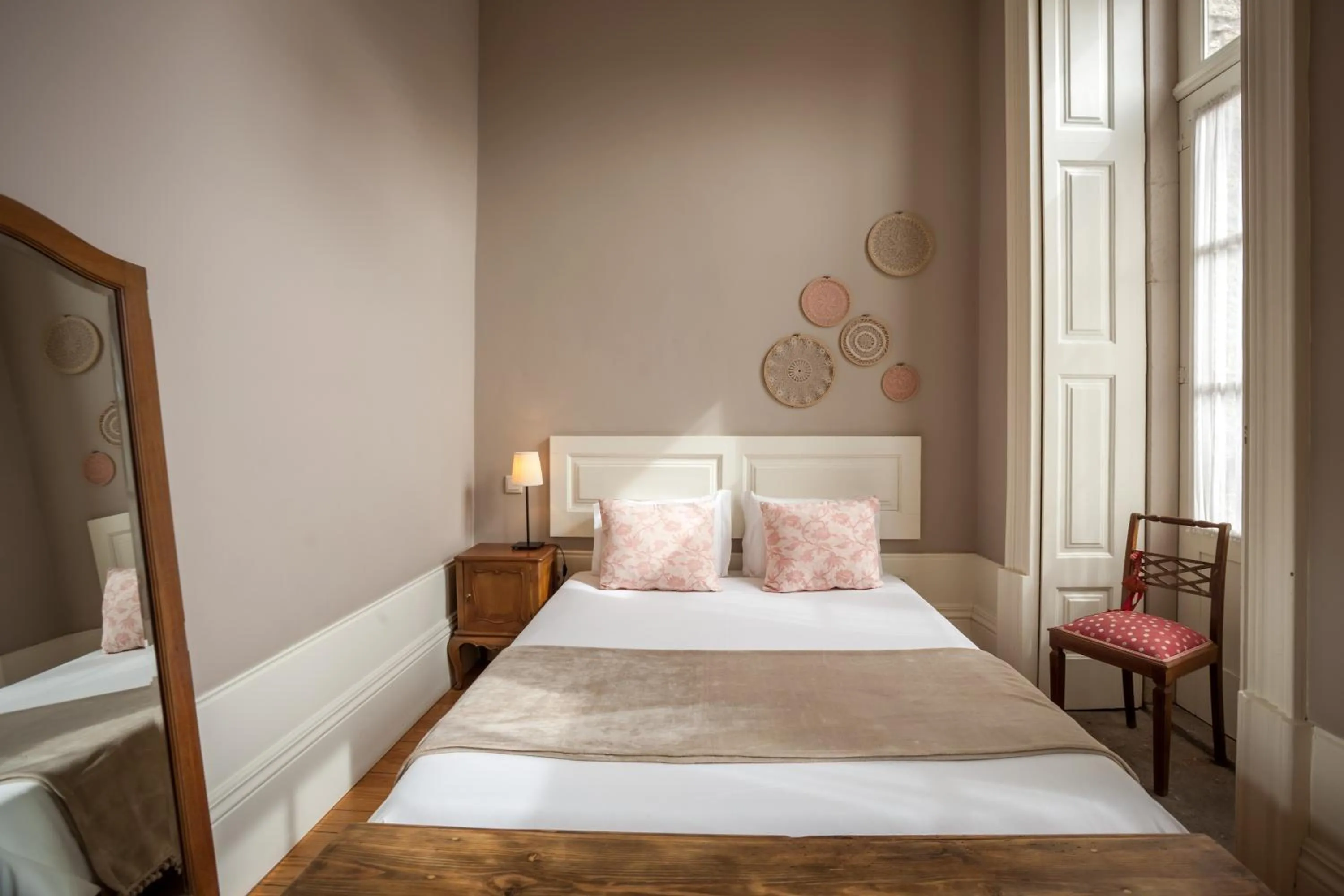 Photo of the whole room, Bed in Being Porto Hostel