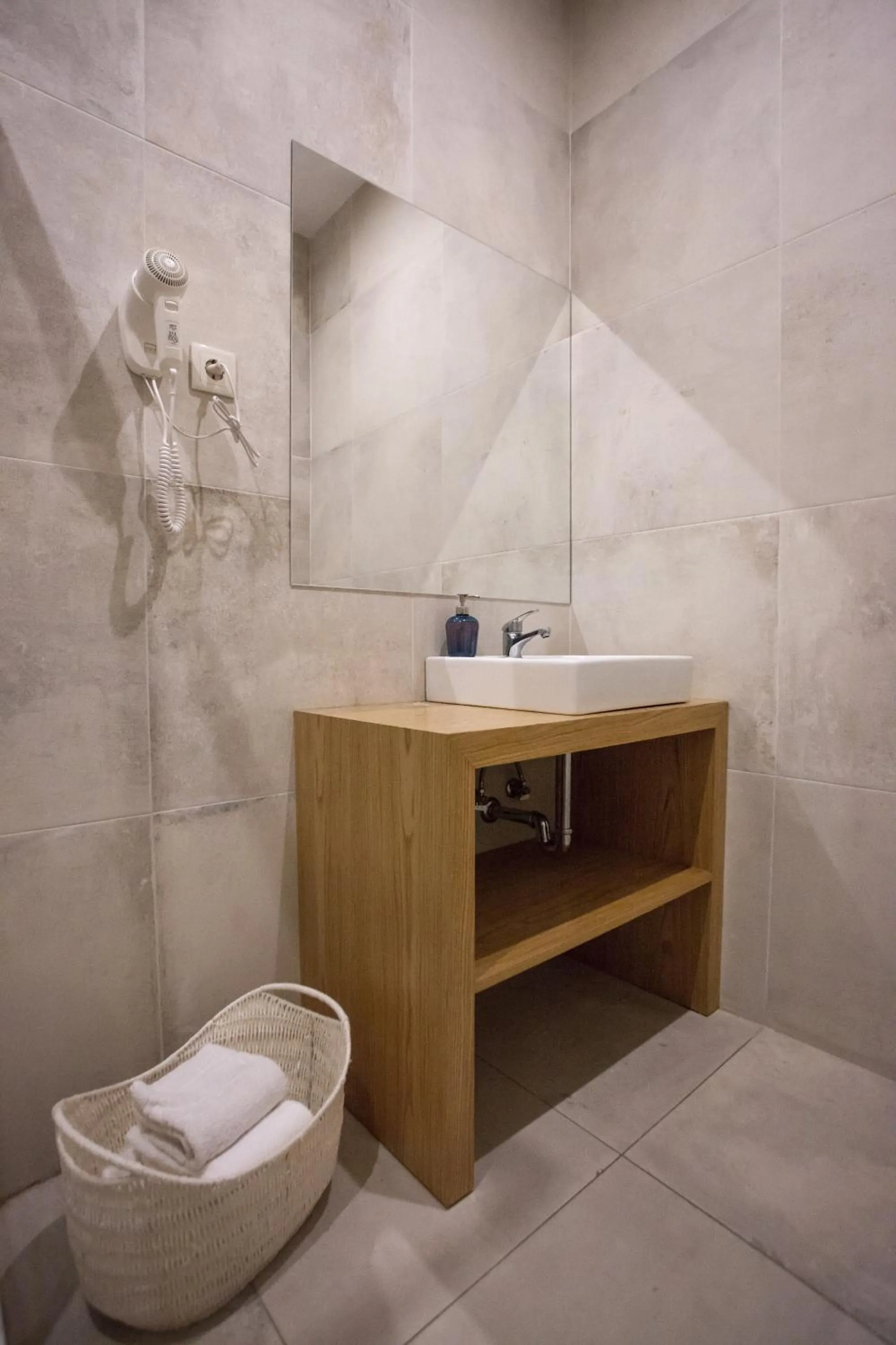 Bathroom in Being Porto Hostel