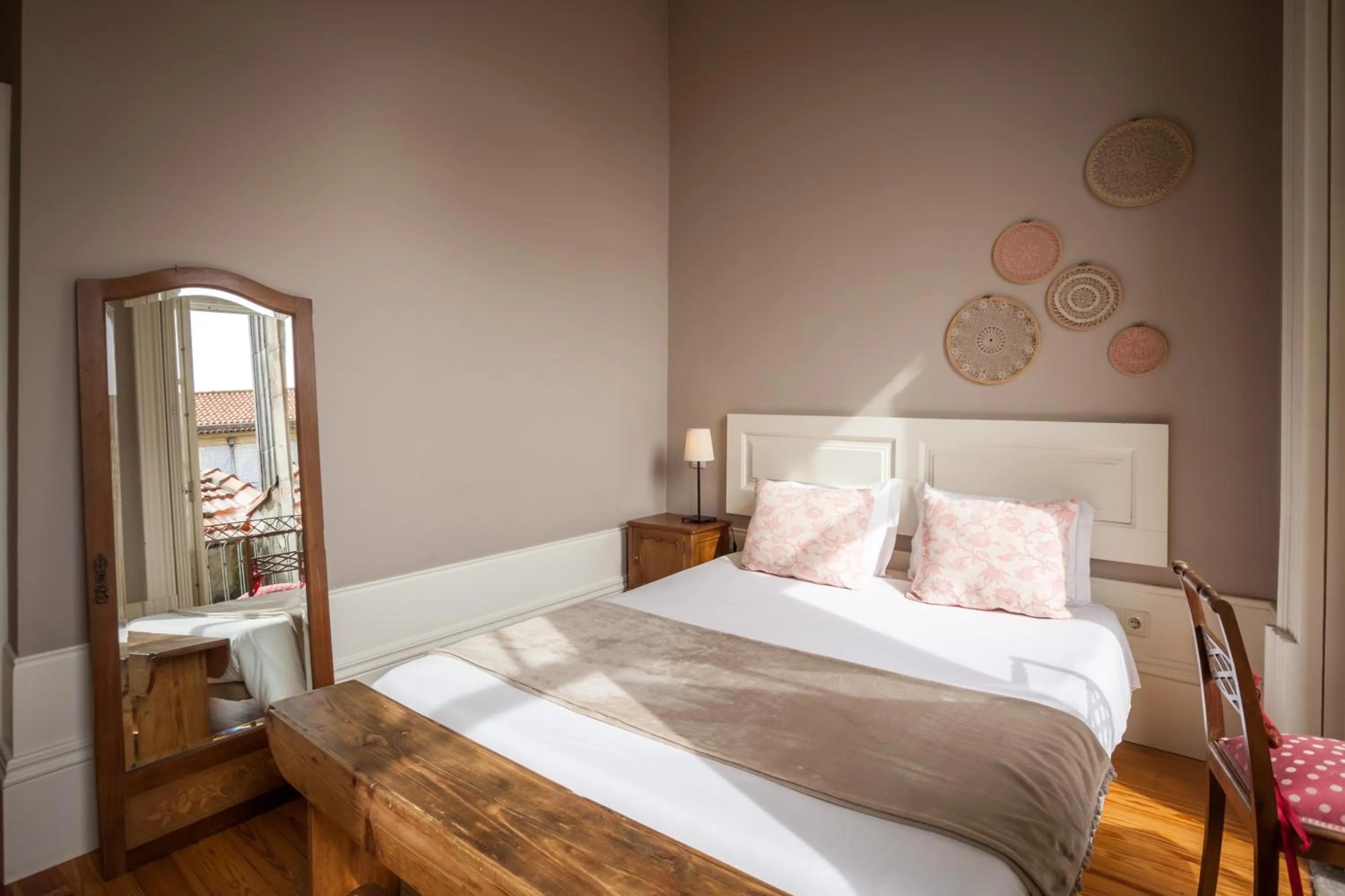 Photo of the whole room, Bed in Being Porto Hostel