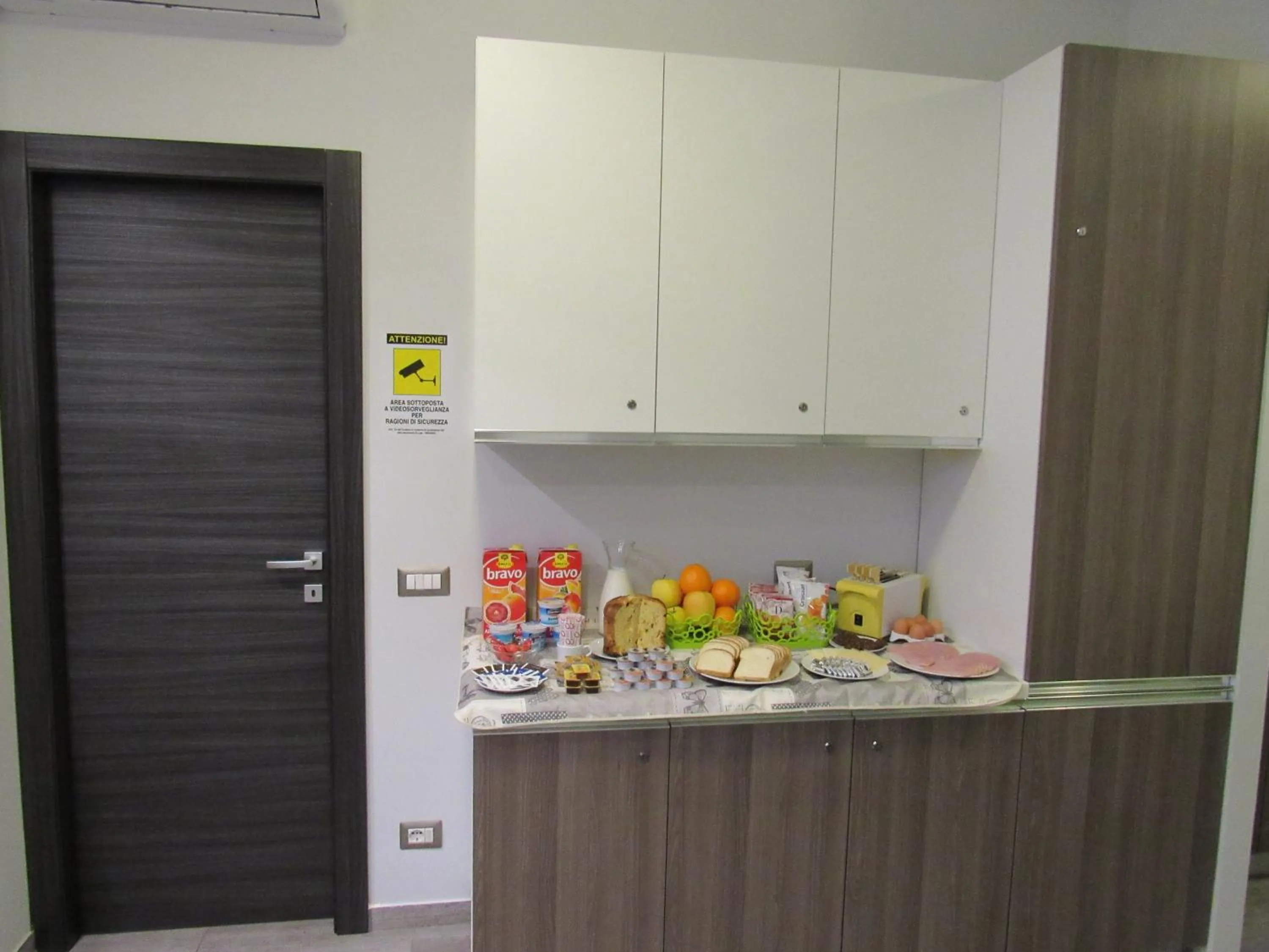 Communal lounge/ TV room, Kitchen/Kitchenette in Pianeta Roma