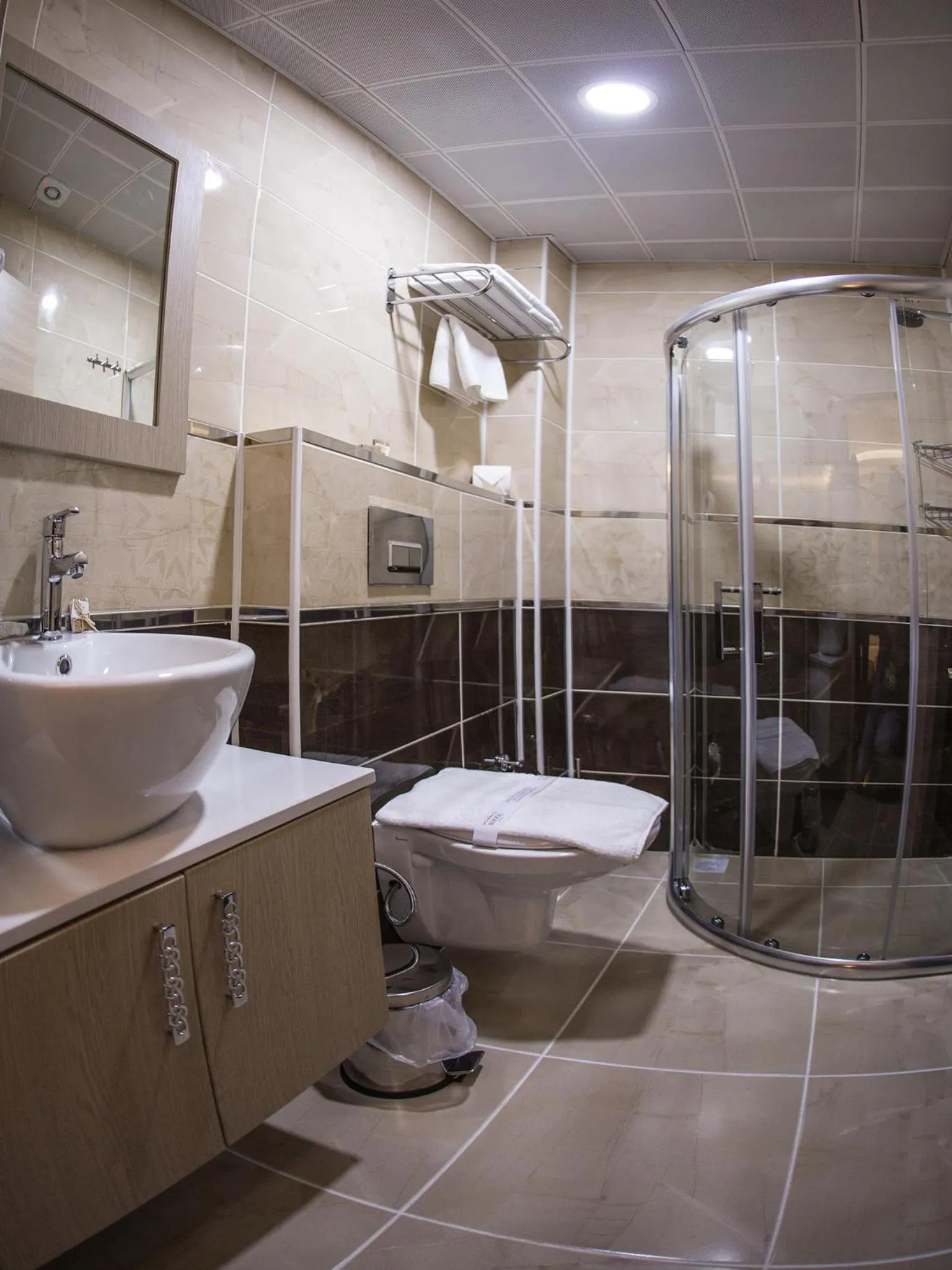 Restaurant/places to eat in Payidar Hotel