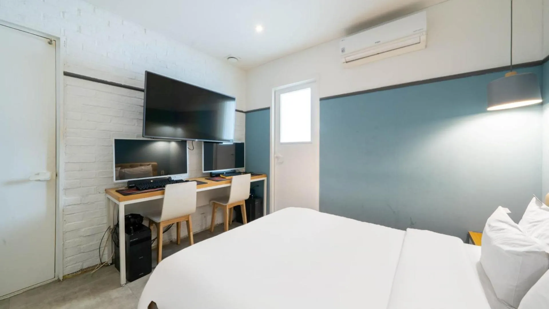 Photo of the whole room, Bed in NU Hotel