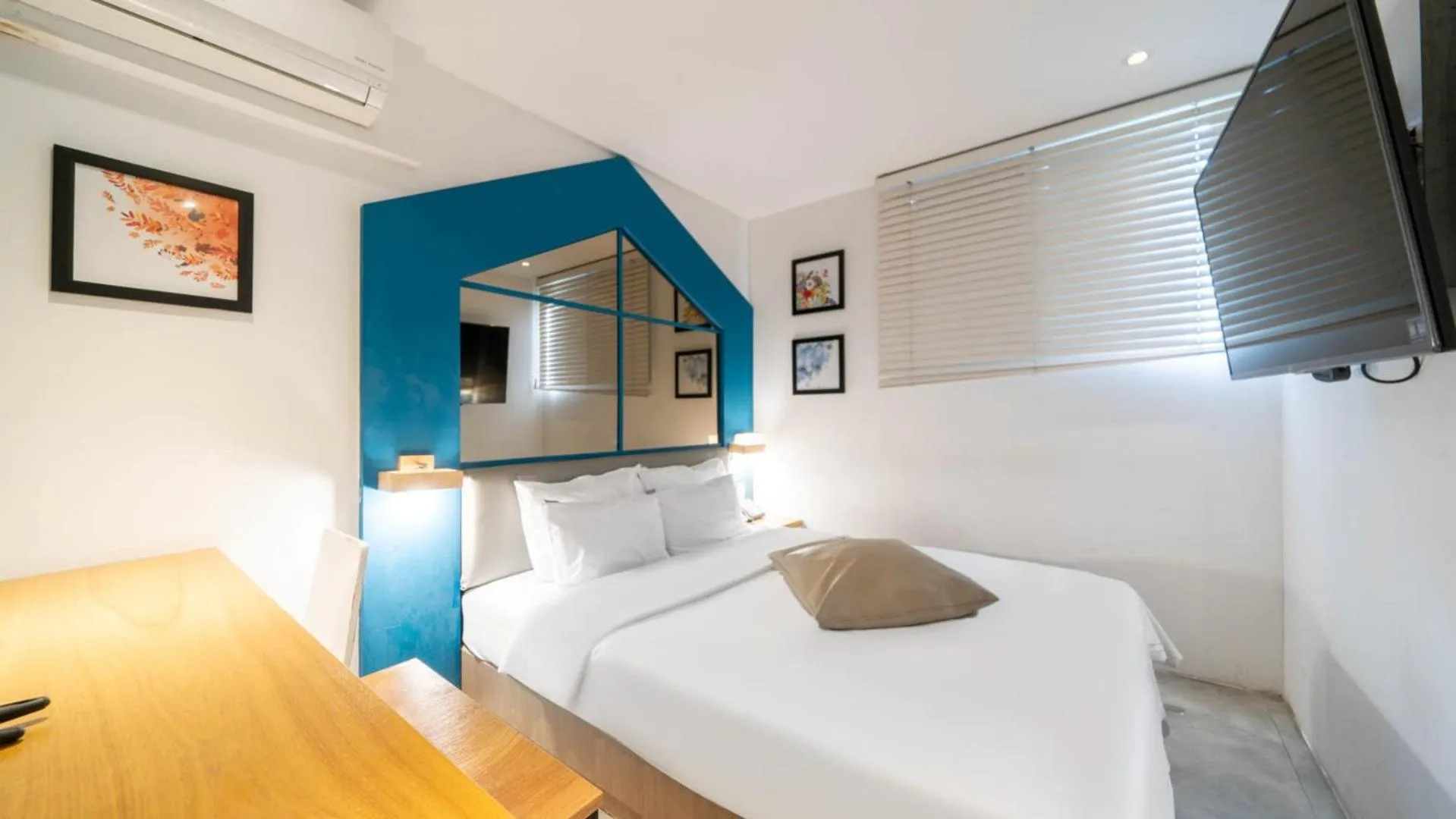 Bedroom, Bed in NU Hotel