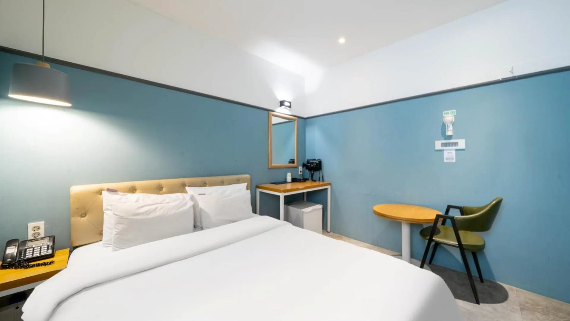 Bedroom, Bed in NU Hotel