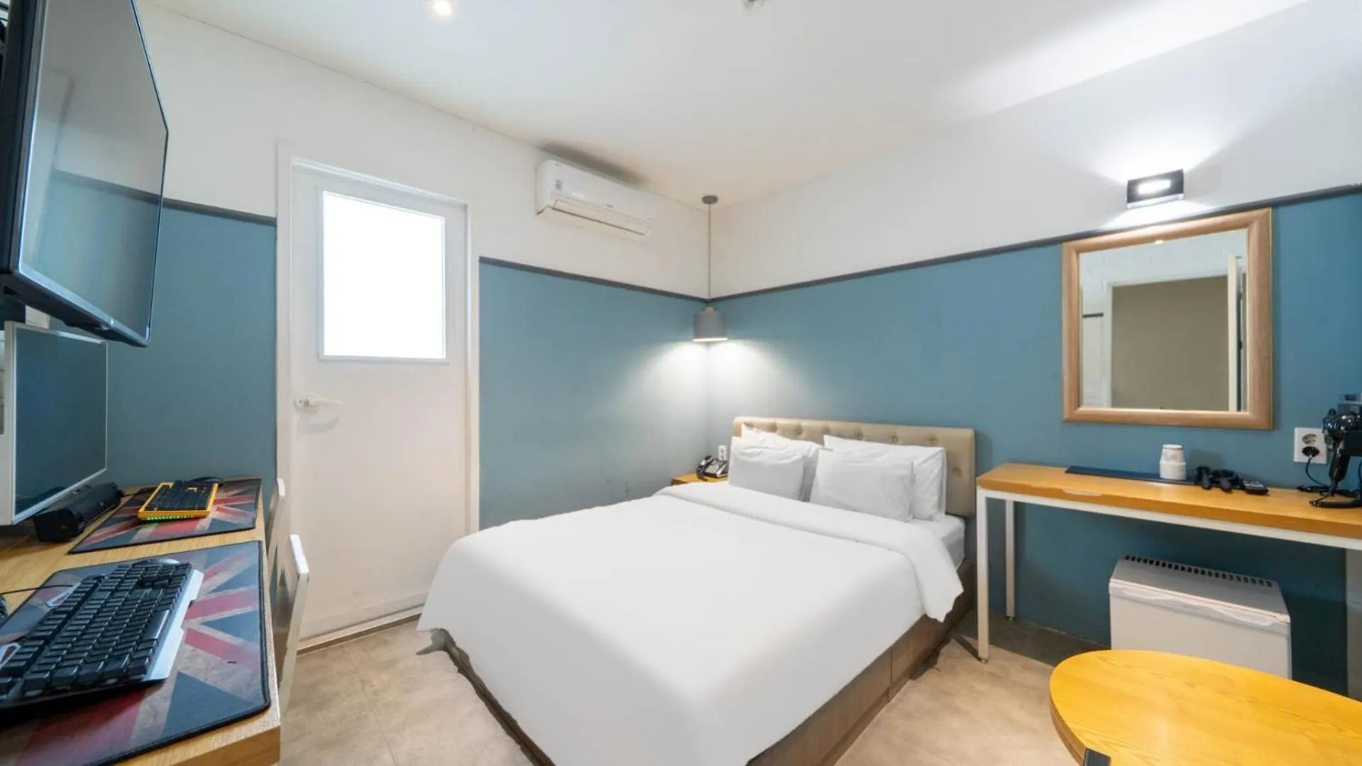 Bedroom, Bed in NU Hotel