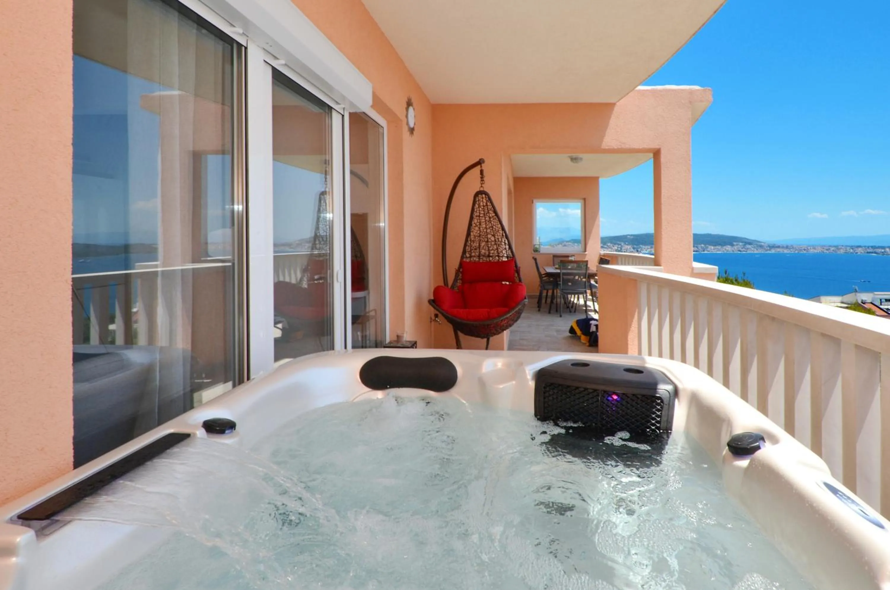 Hot Tub in Apartment Elza