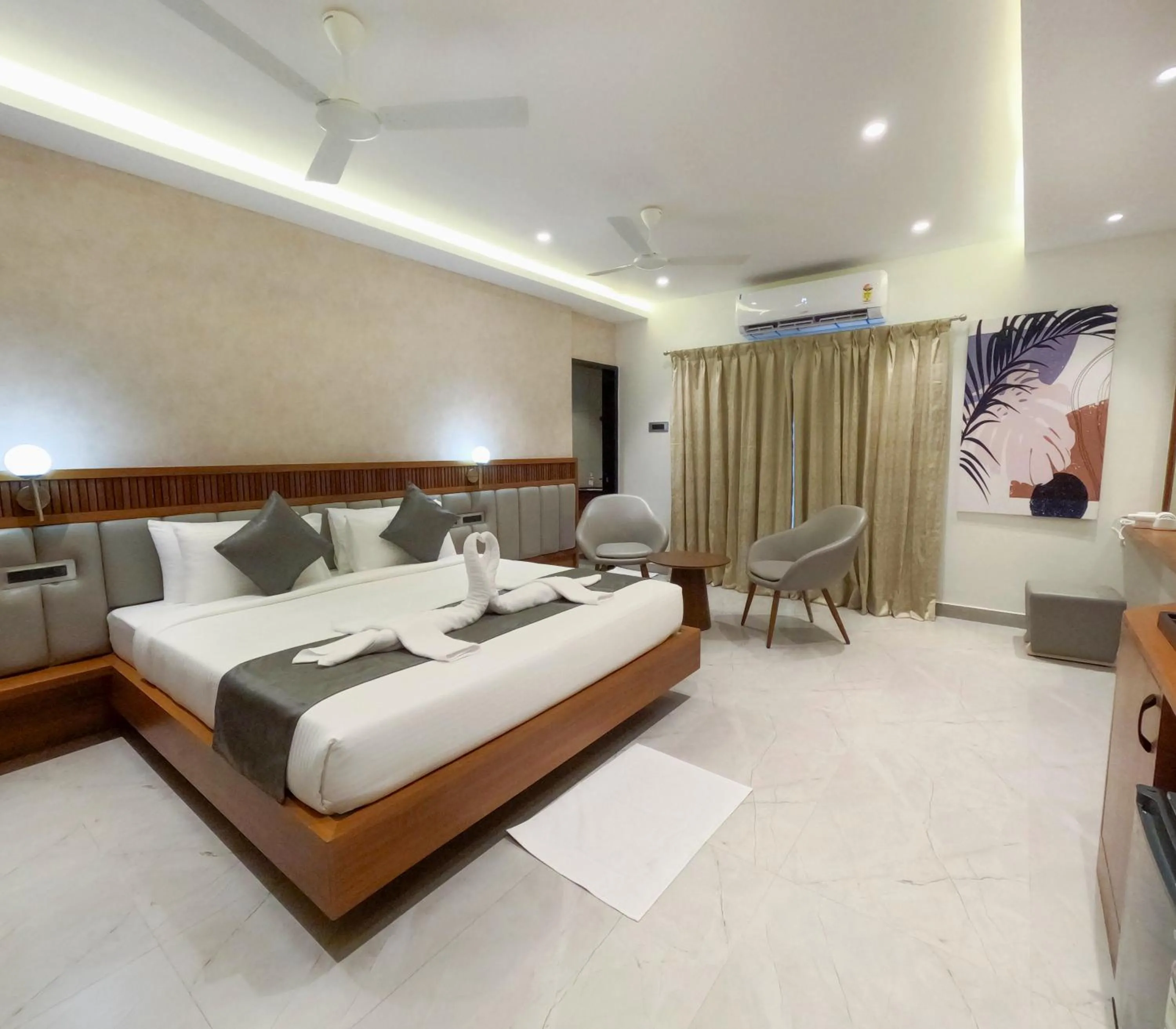 Living room, Bed in Casa Hotel, Madhapur